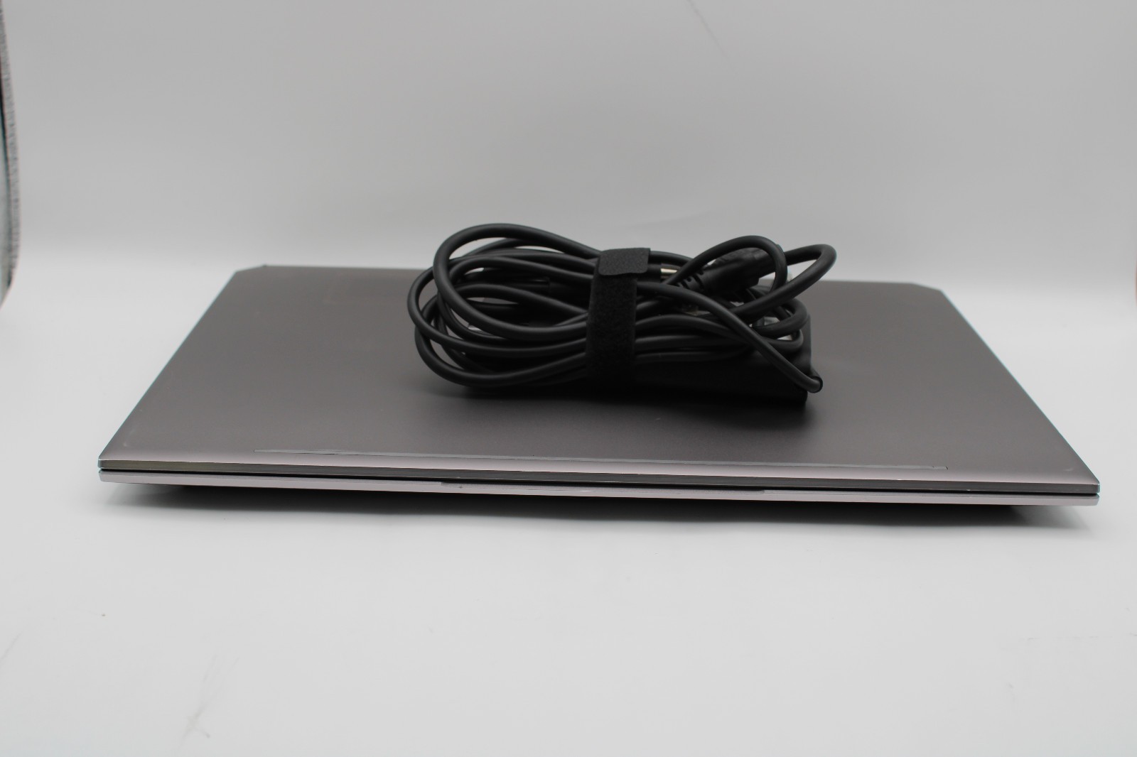 HP ZBook Studio G5 i9-9880H @ 2.3 GHz 32GB RAM 256GB SSD Win11H P2000