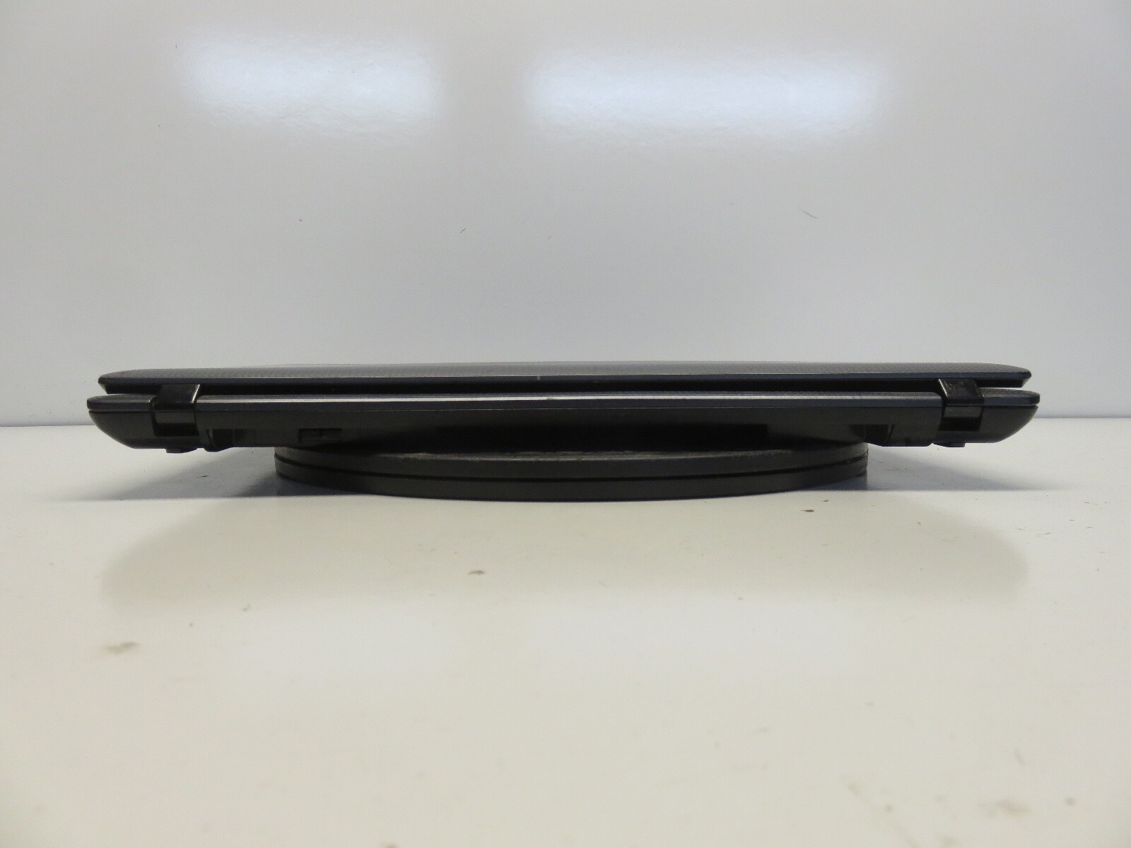 Acer Aspire 5733Z-4851 Laptop Intel Pentium P6200 2GB No HD/Batt – Broken Hinges