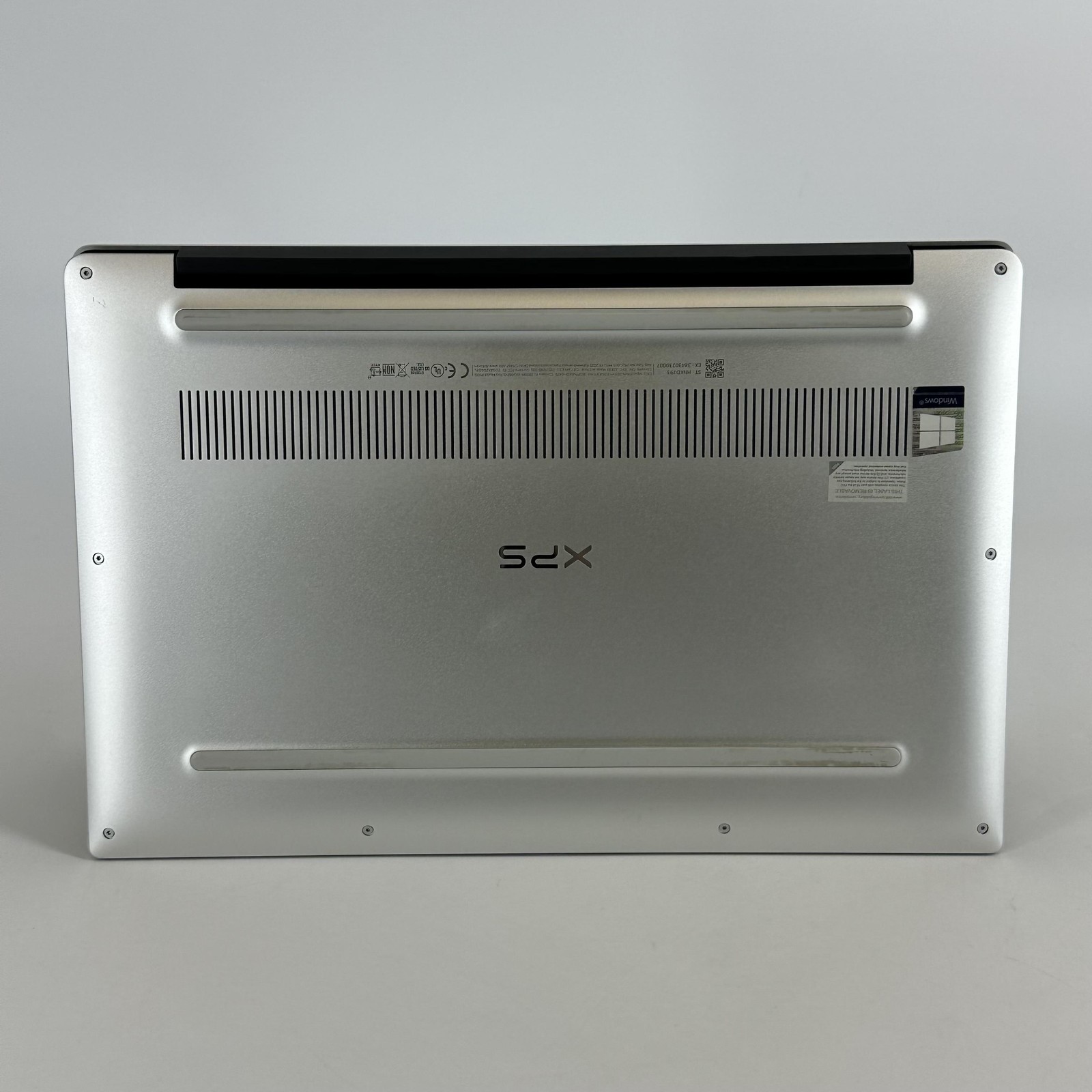 Dell XPS 13 7390 Silver FHD i7-10510U 1.80GHz 8GB RAM 256GB SSD Very Good