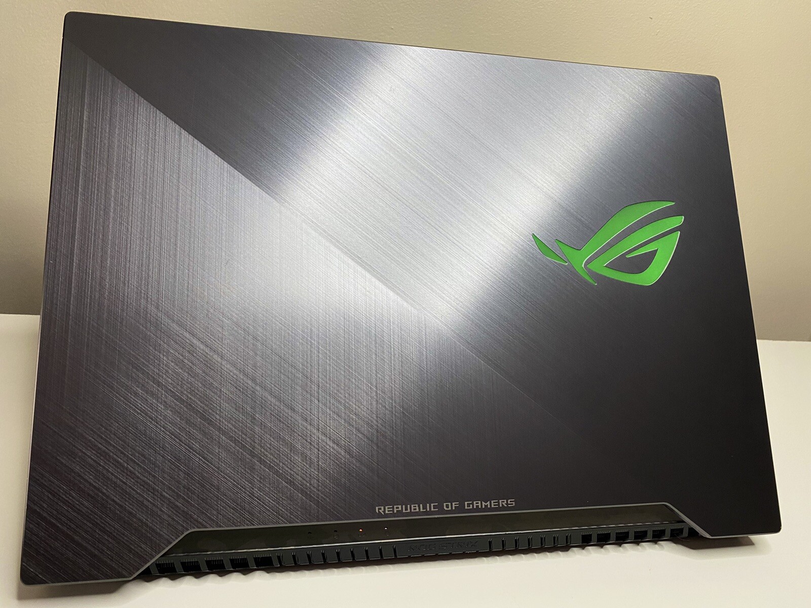 ASUS ROG Strix Scar 2 GL504G Gaming Laptop NVIDIA GeForce !Read discription!