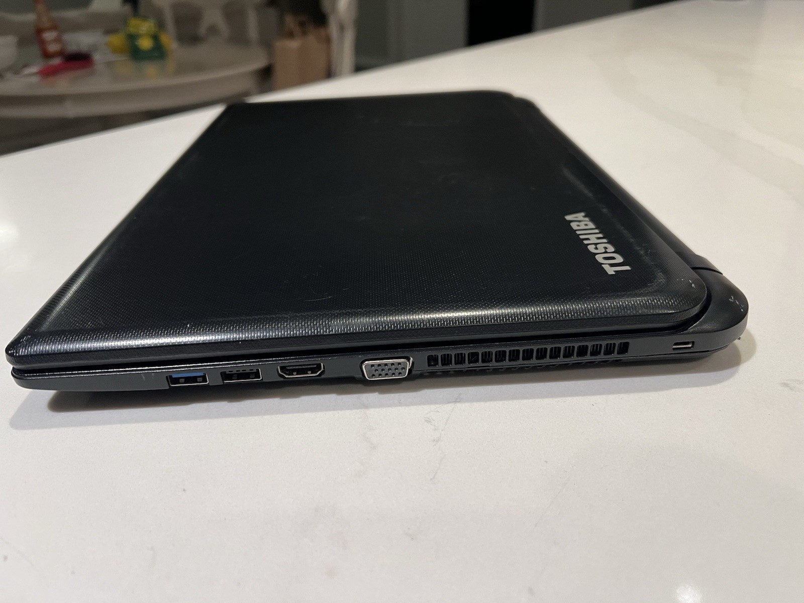 Toshiba Satellite C55D-B5308 AMD E1-2100 APU 8 Gig Ram 500 Gig Storage