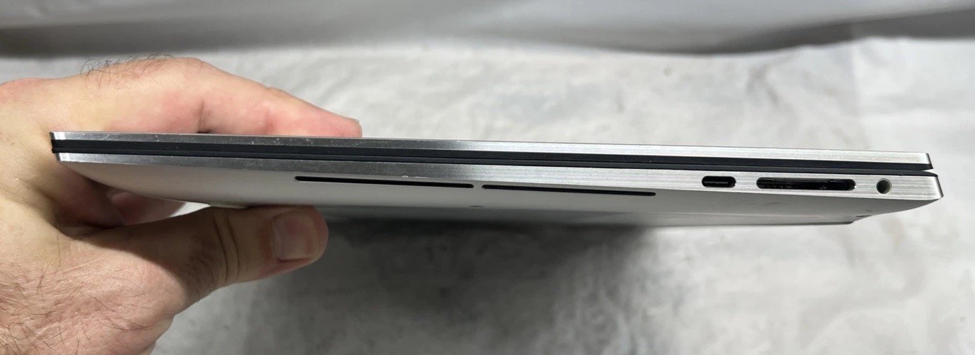Dell XPS 15 9520 i7-12700H NVIDIA GeForce RTX 3050 8GB RAM 256GB NVMe G’teed