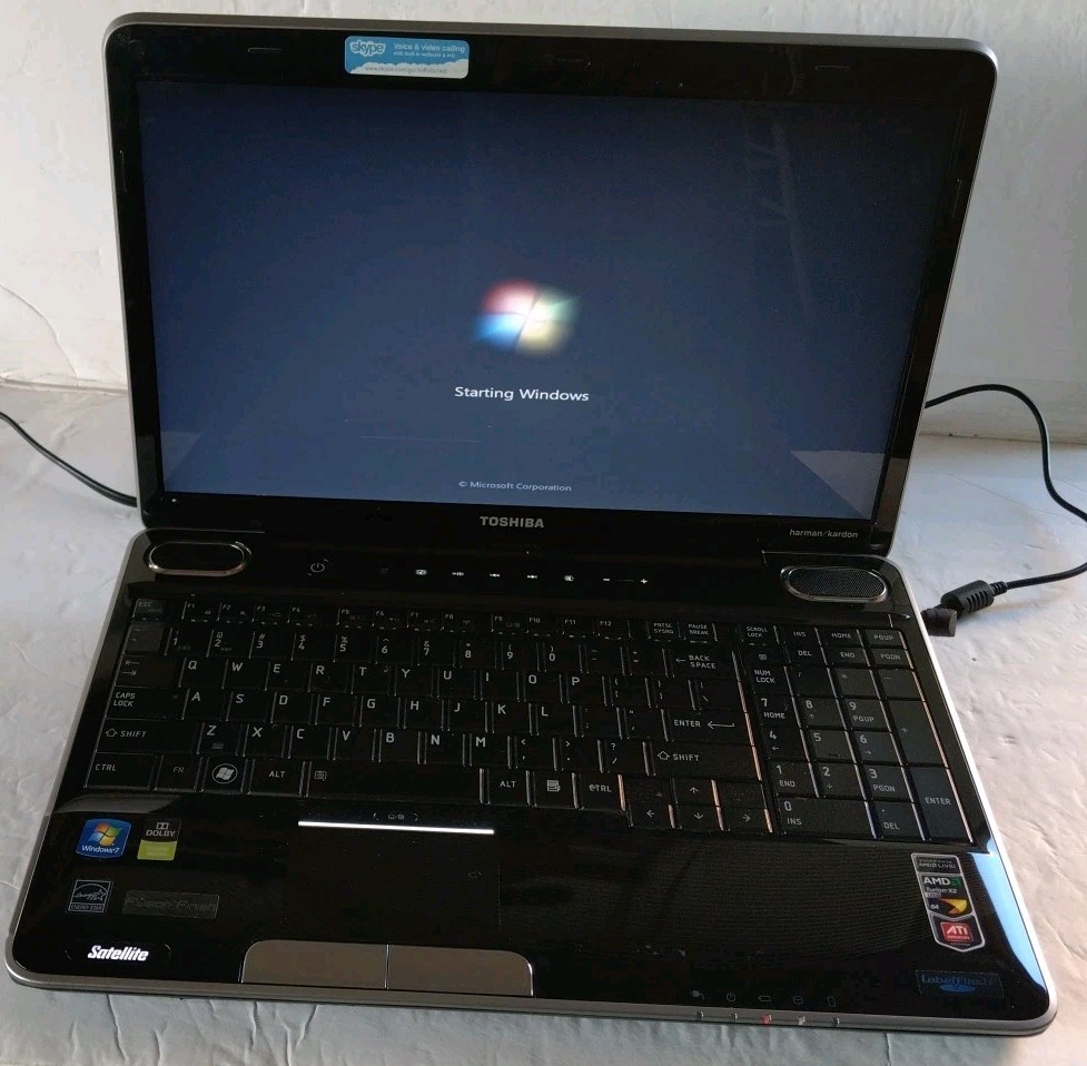 TOSHIBA SATELLITE A505D-S 15.6″ 500GB 8GB AMD Turion X2 Ultra 2.30 GHz Win 7 PRO