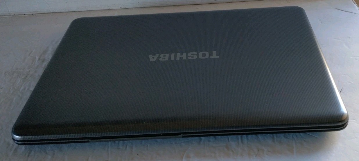 TOSHIBA SATELLITE L875-S7208 17.3″ 1 TB 8GB INTEL CORE i3-2370 2.40 GHz 10 PRO