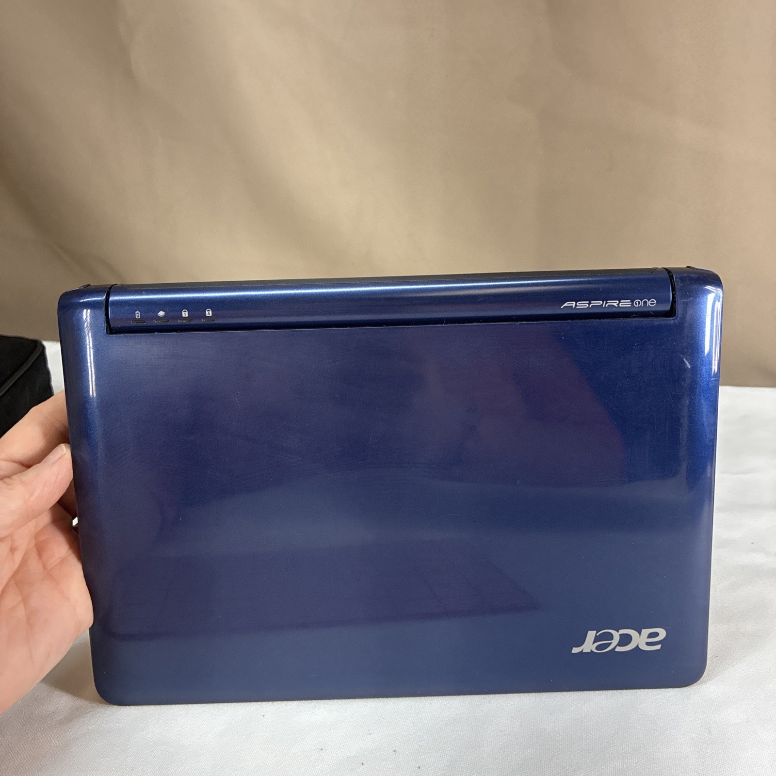 Acer One Mini Laptop Computer Windows Xp W/Mouse, Power Cord, & Carry Bag