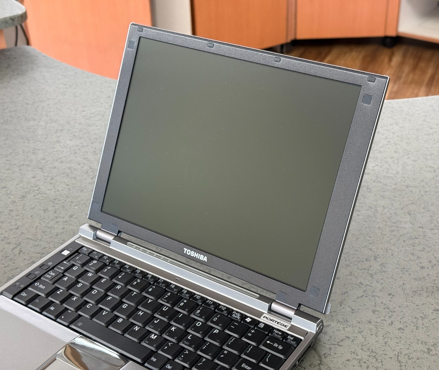 TOSHIBA Portege R205-S2062 Laptop Pentium M 1.20GHz, 512MB, 60GB HDD