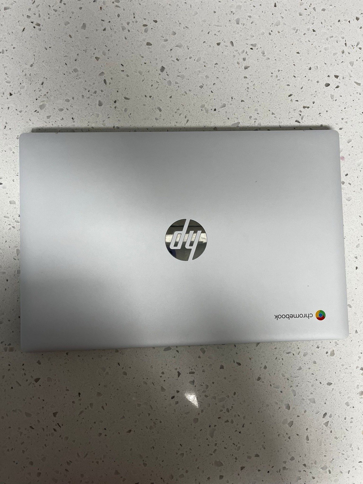 HP Chrombook 14a en blac brillante1 pulgdsHDIntel QuadCor hsta 3.7Ghz 4GB128GB