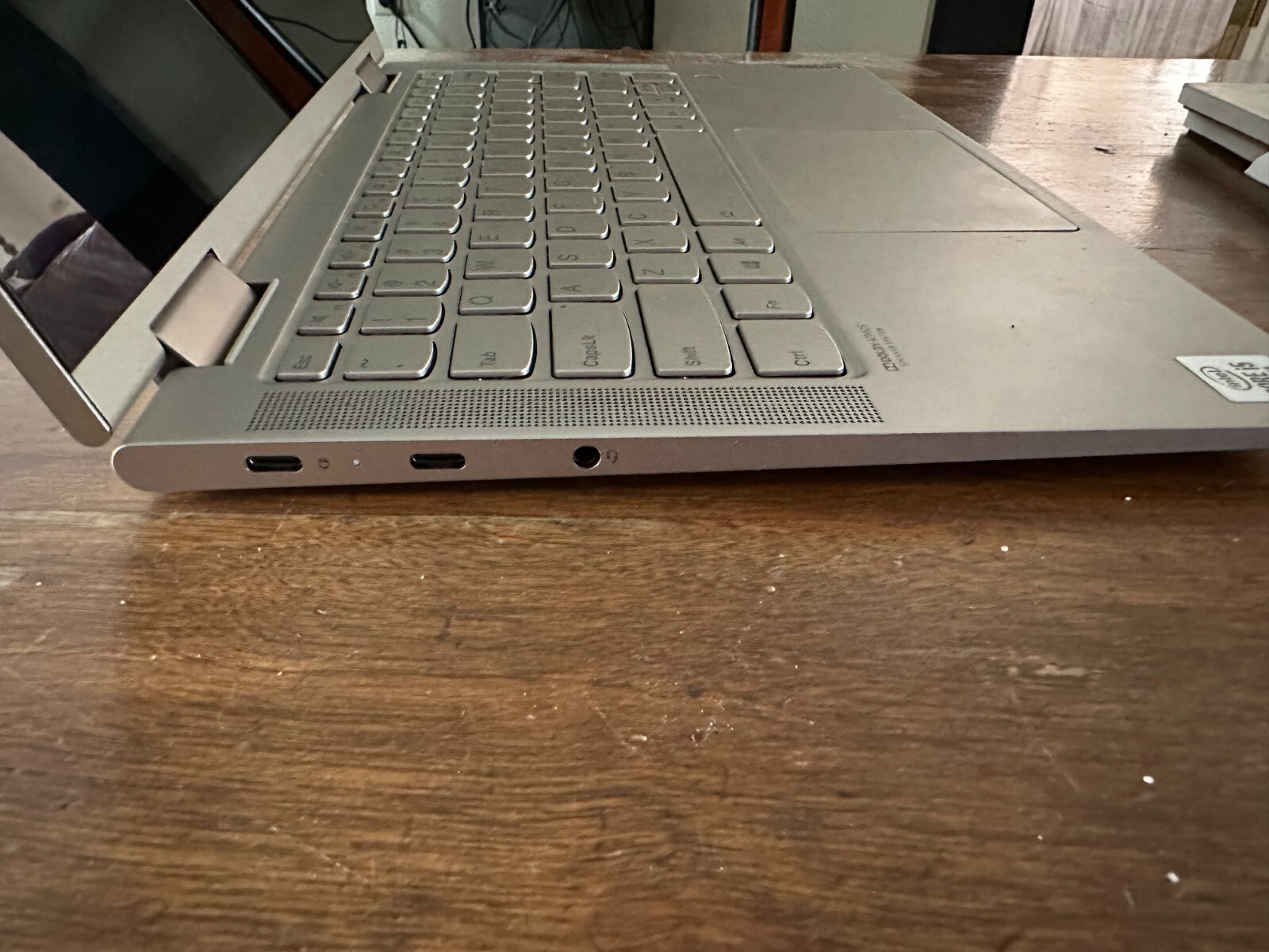 Lenovo Yoga C7400 14″ 256 GB SSD Intel Core i5 1.6 GHz 8 GB RAM Touch-Screen…