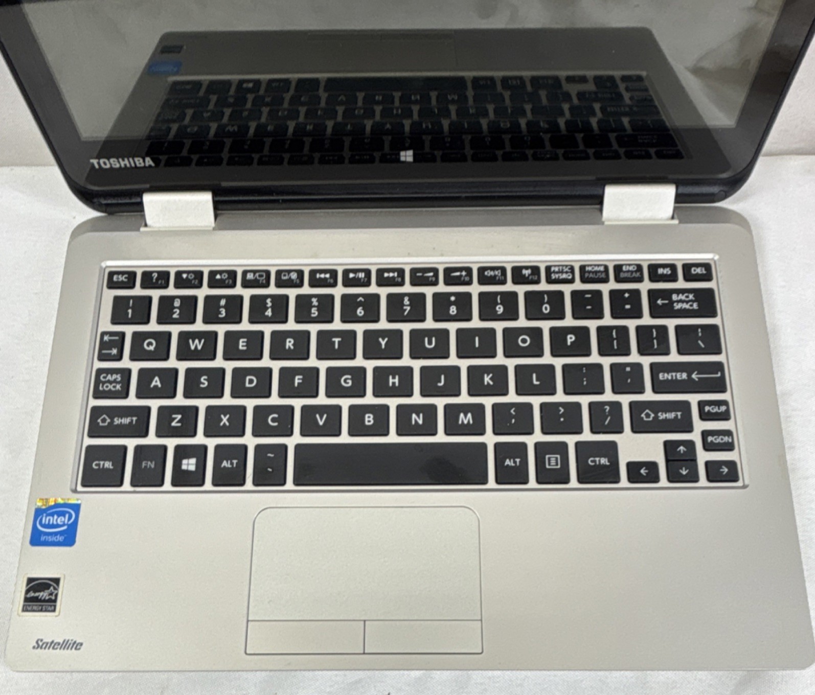 Toshiba Satellite L15W-B1303 Notebook Laptop Intel Processor Silver