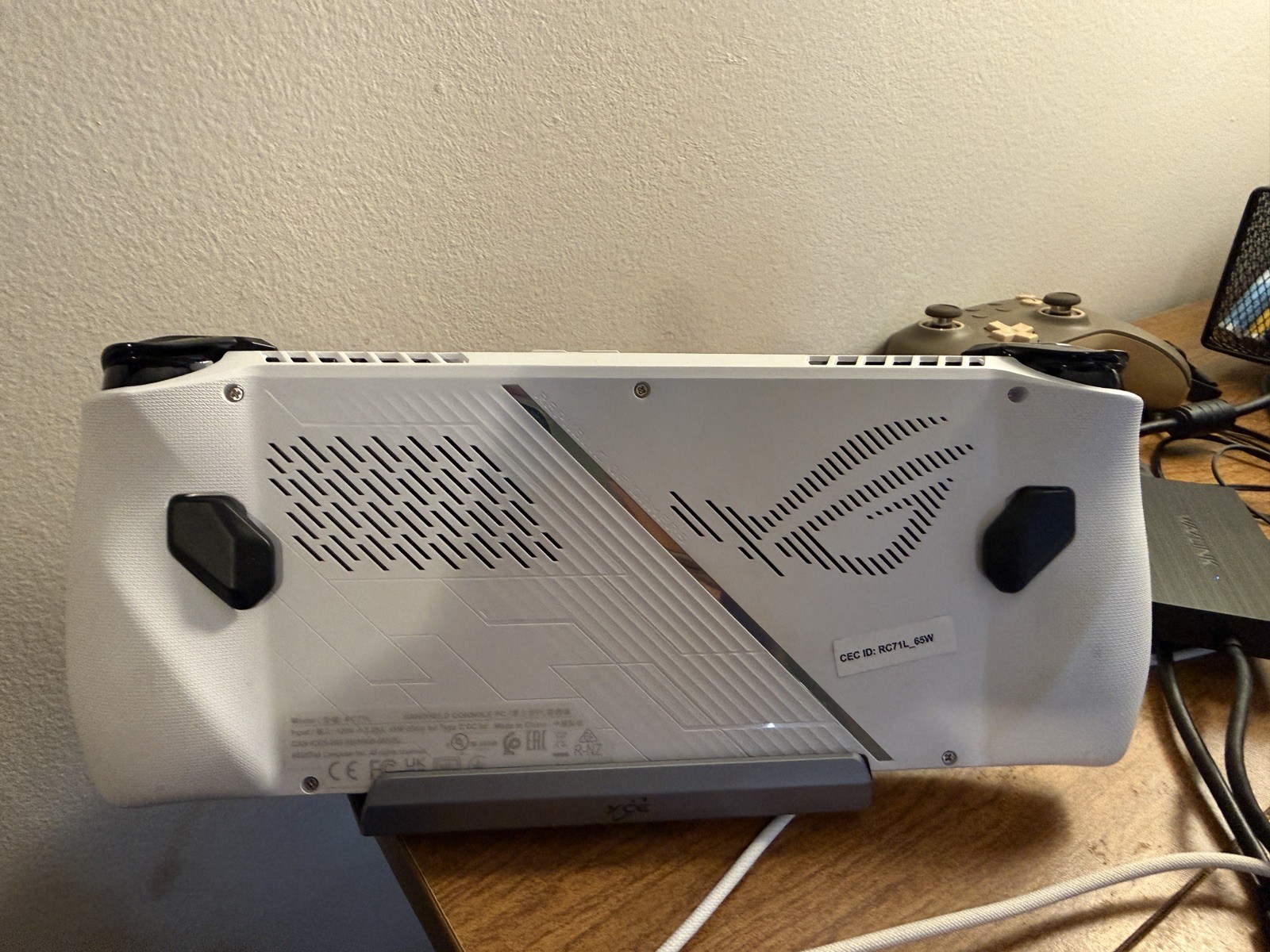 ASUS ROG Ally 120Hz 7” (512GB SSD AMD Ryzen Z1 Extreme 16GB RAM)