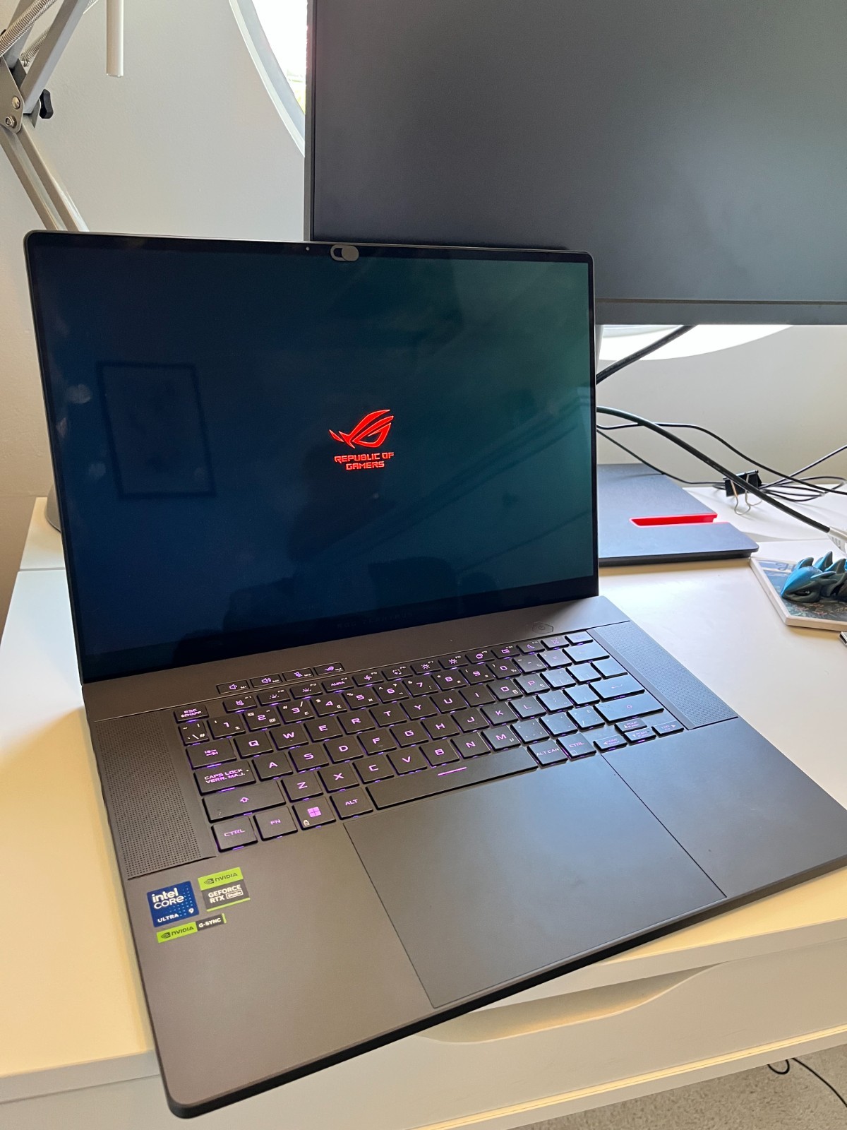 ASUS ROG Zephyrus G16 OLED 16″ Intel Core Ultra 9 185H/1TB SSD/32GB RAM/RTX 4060