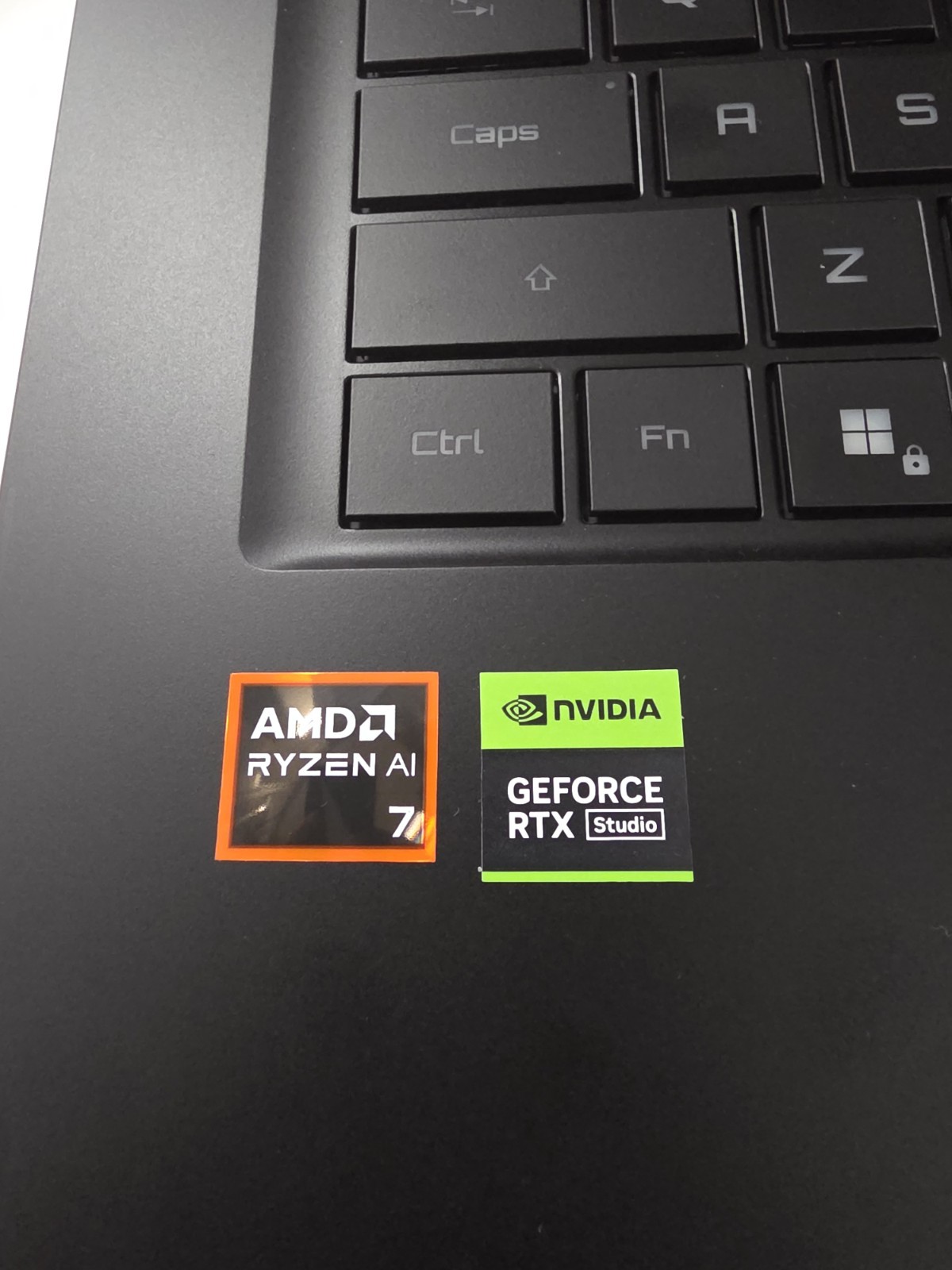 GIGABYTE AERO X16; Copilot+ PC 2560×1600- NVIDIA GeForce RTX 5070 READ DESCRIPTI