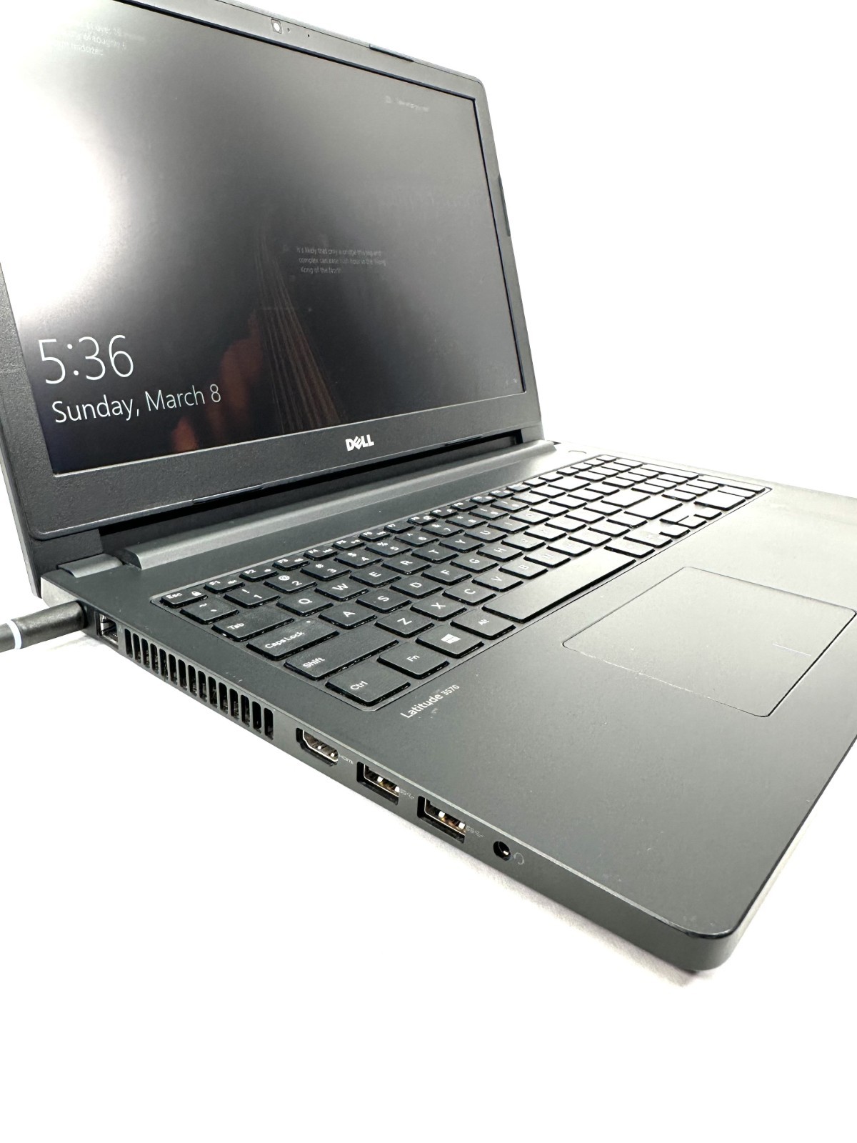 Dell Latitude 3570 Intel i5-6200U, 2.3Ghz 4GM RAM 500GB SATA HHD WIN 10P Charger