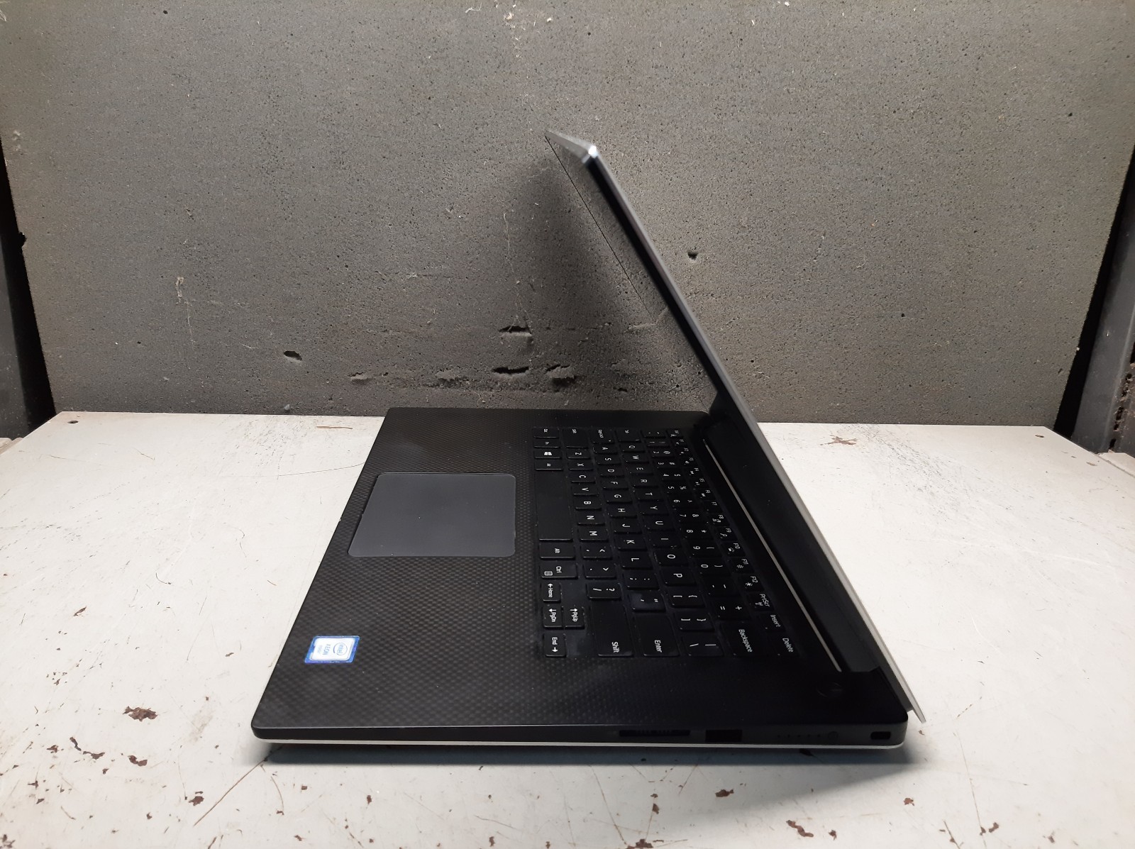 Dell Precision 5520 15.6″ Xeon E3 1505M v6 4GB RAM 512GB SSD NVIDIA Windows 11