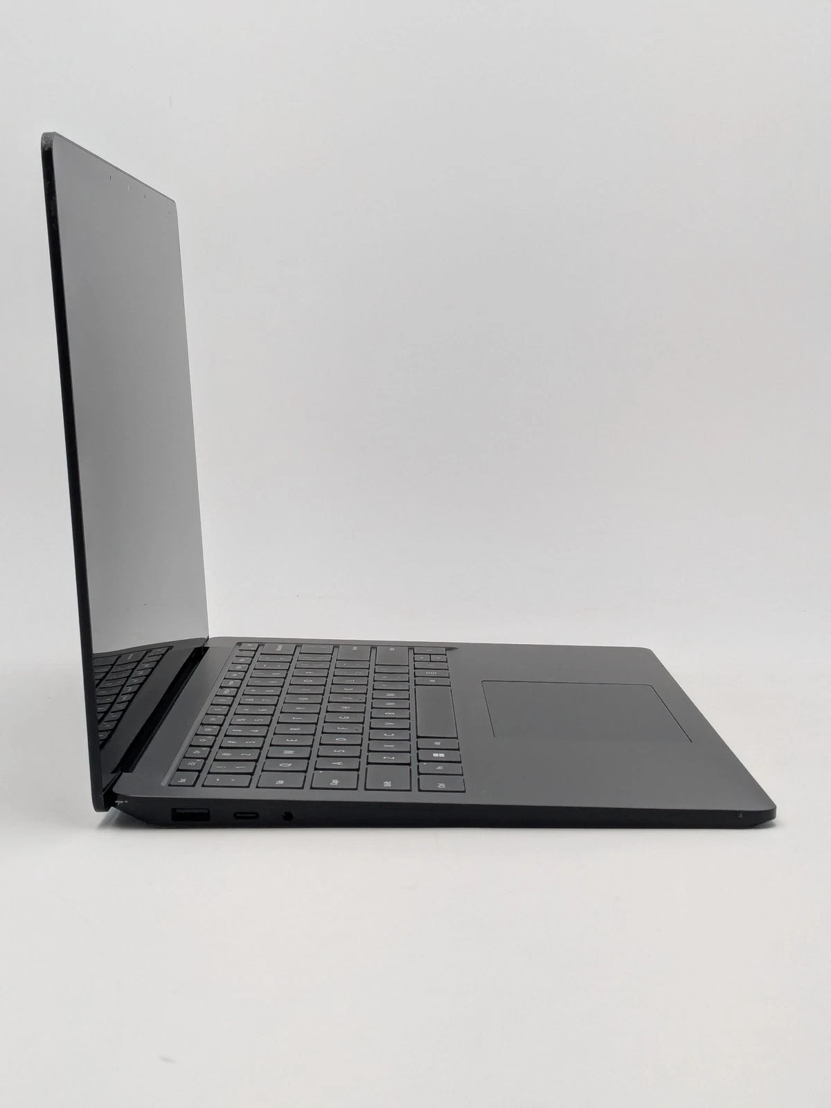 Microsoft Surface Laptop 3 13.5″ i5 10th Gen 8GB RAM 256GB SSD Windows 11 Pro Bl