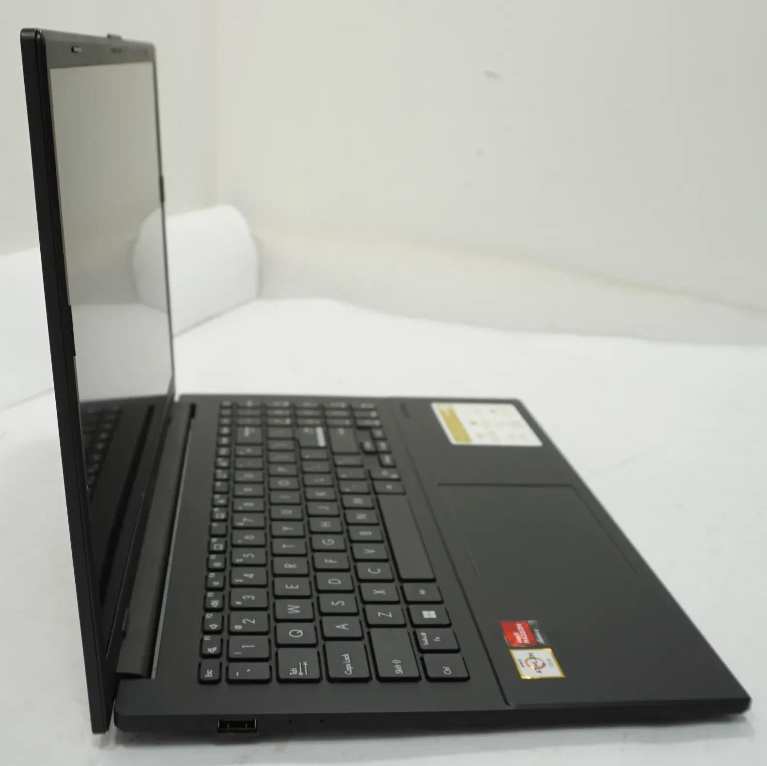 ASUS Vivobook Go 15 e1504f 15.6″ AMD Athlon Gold 7220U 2.4GHz 4GB 256GB SSD