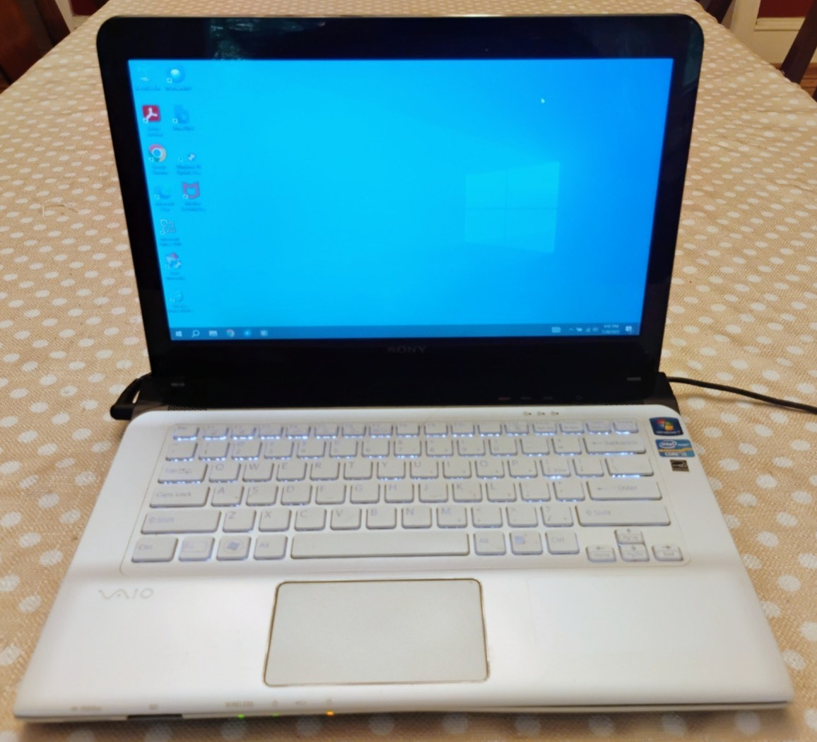 Sony SVE14118FXW Laptop – Win 10 Home/Intel Core i5/8GB RAM/750GB HD