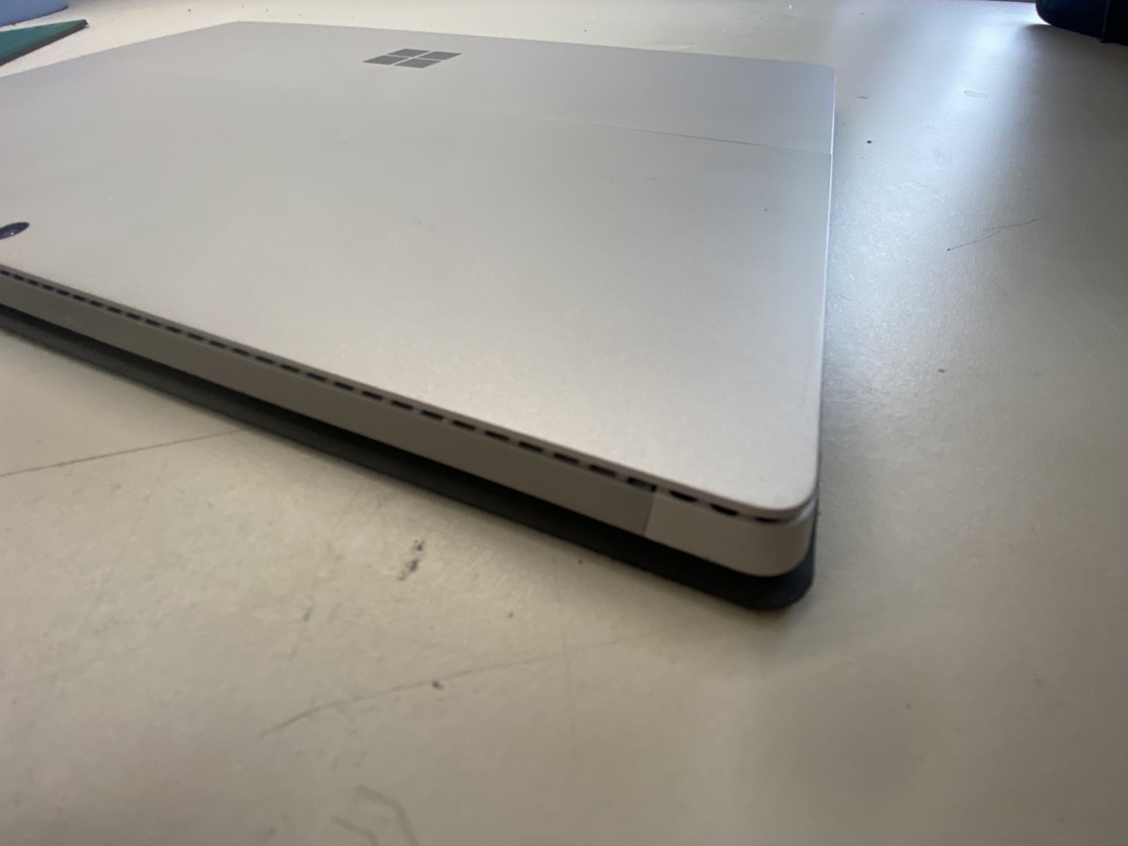 Microsoft Surface Pro 4 1724 Intel Core i5-6300U 4GB RAM 128GB SSD Windows 10