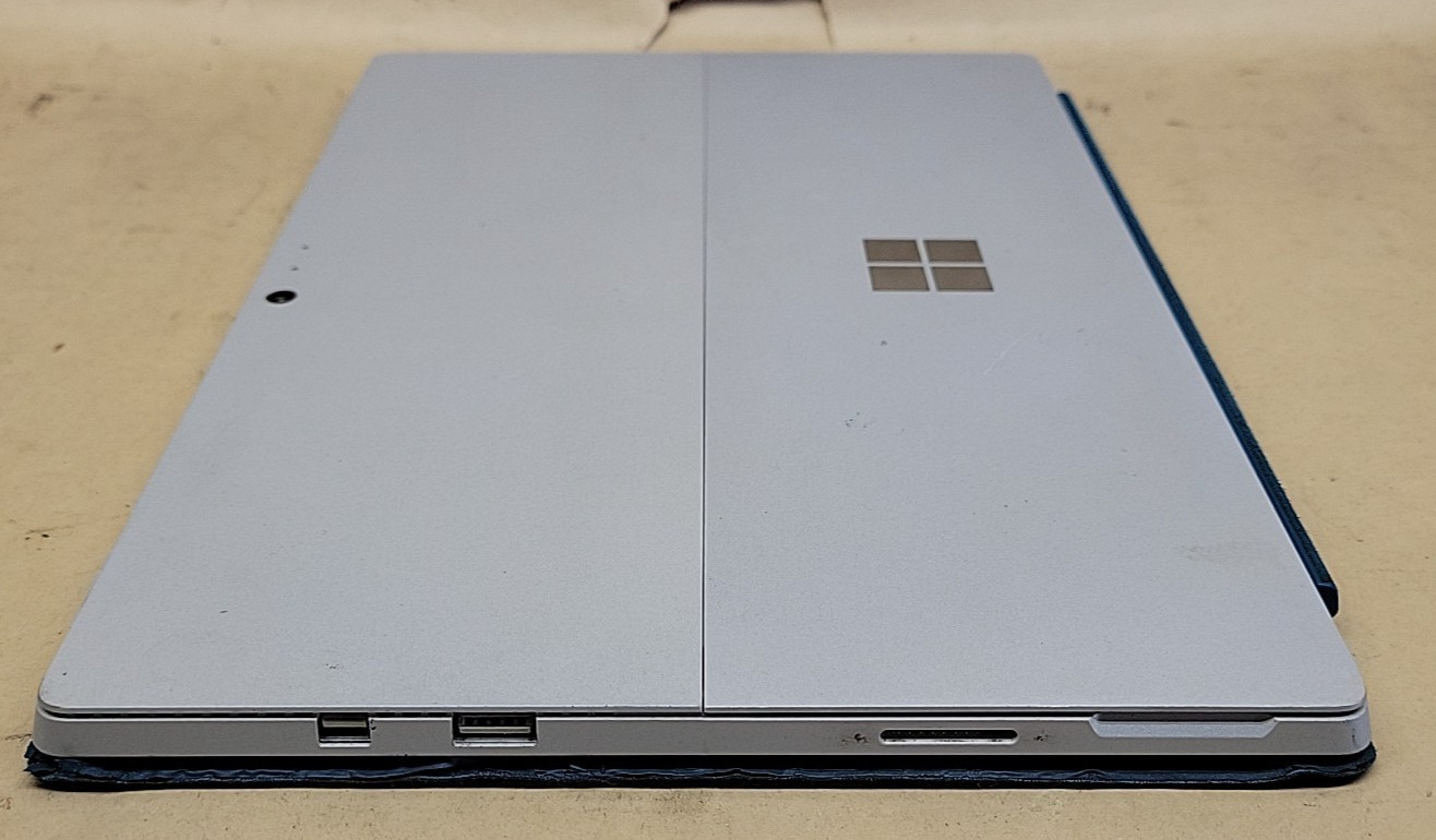Microsoft Surface Pro 4, Intel Core i5-6300U @ 2.4GHz, 8GB RAM, 256GB SSD, W10P