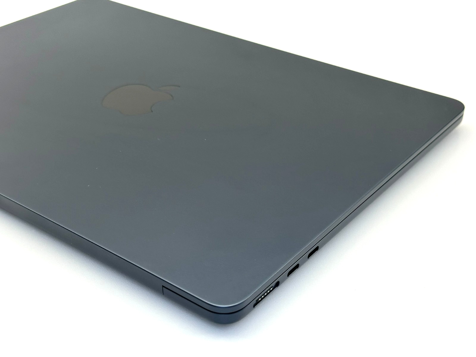 Apple MacBook Air 13.6″ A3113 (2024) M3 16GB 512GB 4-cycles #48