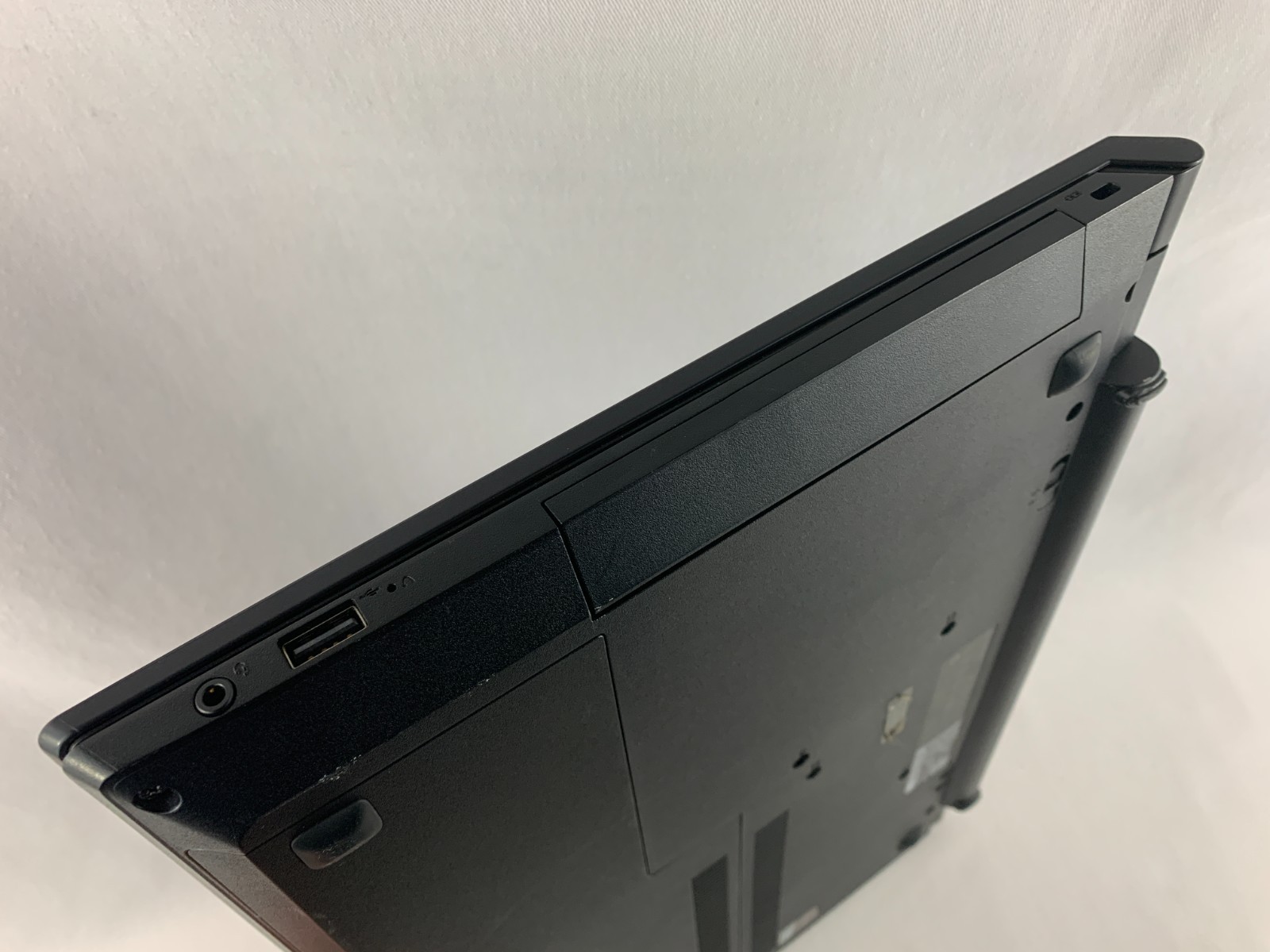 Lenovo B50-45 Laptop AMD E1-6010 1.35GHz 4GB RAM 320GB HDD, Bad Battery