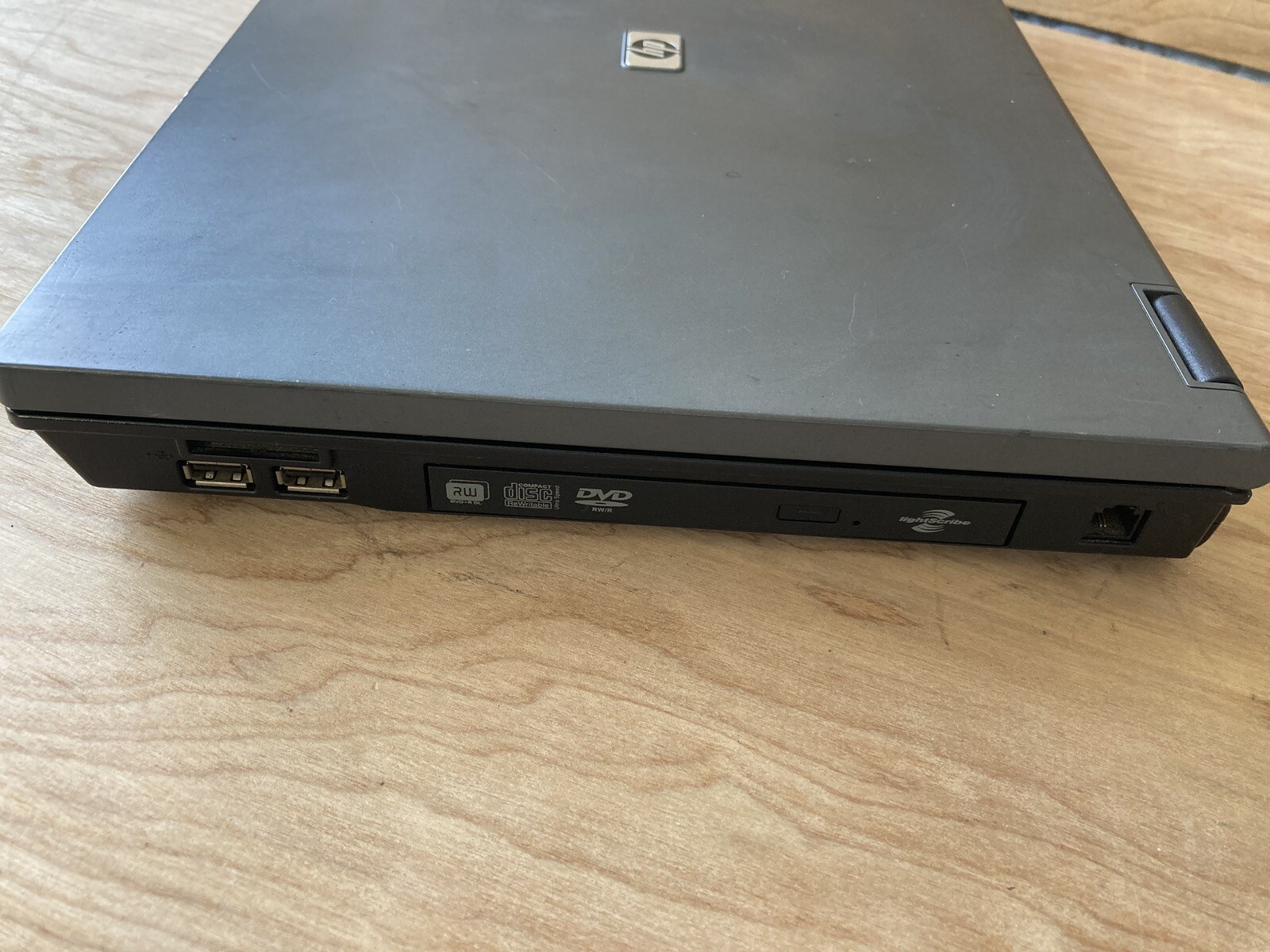 HP Compaq 6710b 15.4in. Intel core 2 Duo @2.1GHz/2Gb/120 Gb, Linux Mint