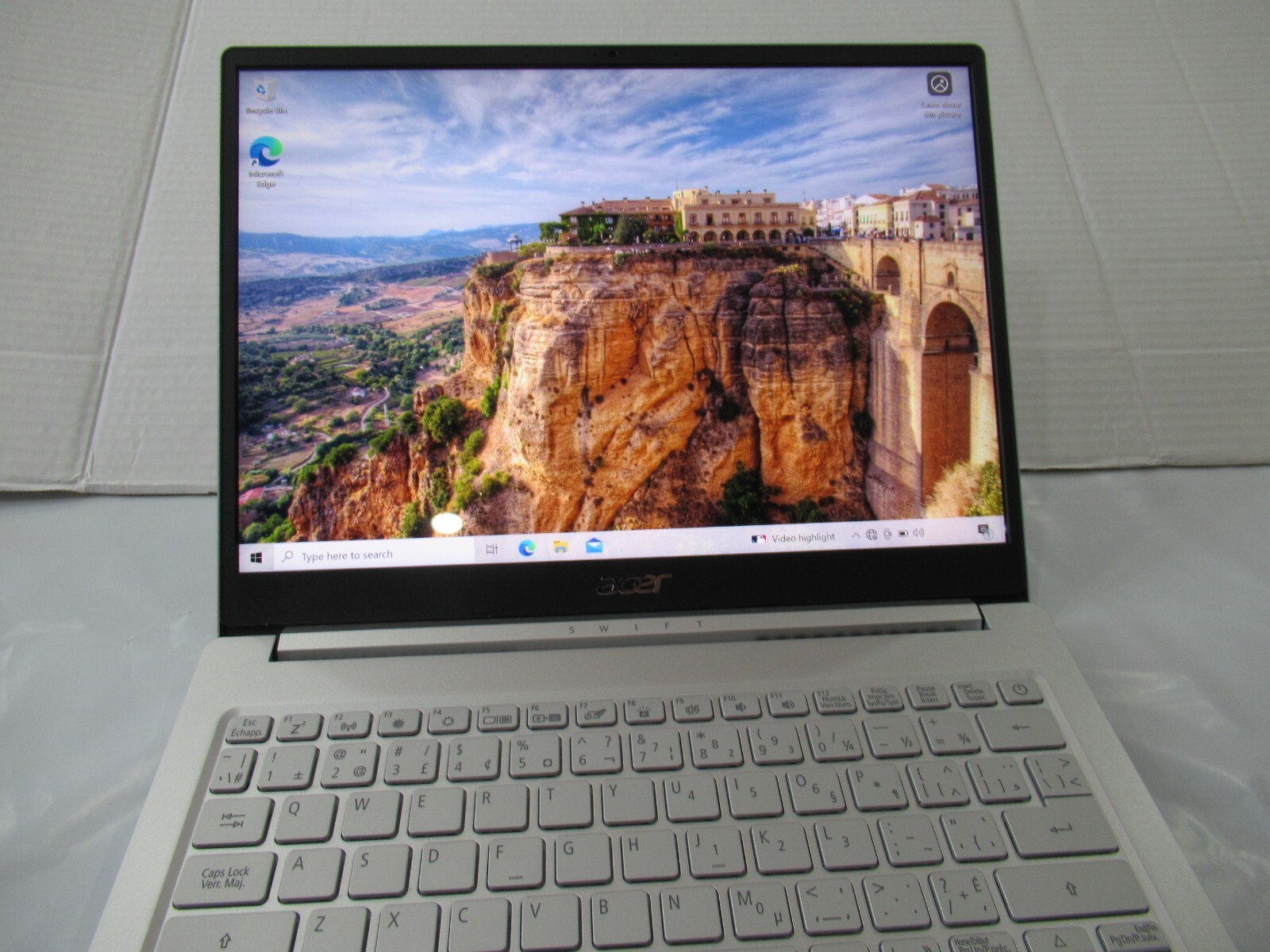 Acer SF313-52-526M Swift 3 13.5″ QHD i5-1035G4 1.1GHz Intel Iris Plus Graphics