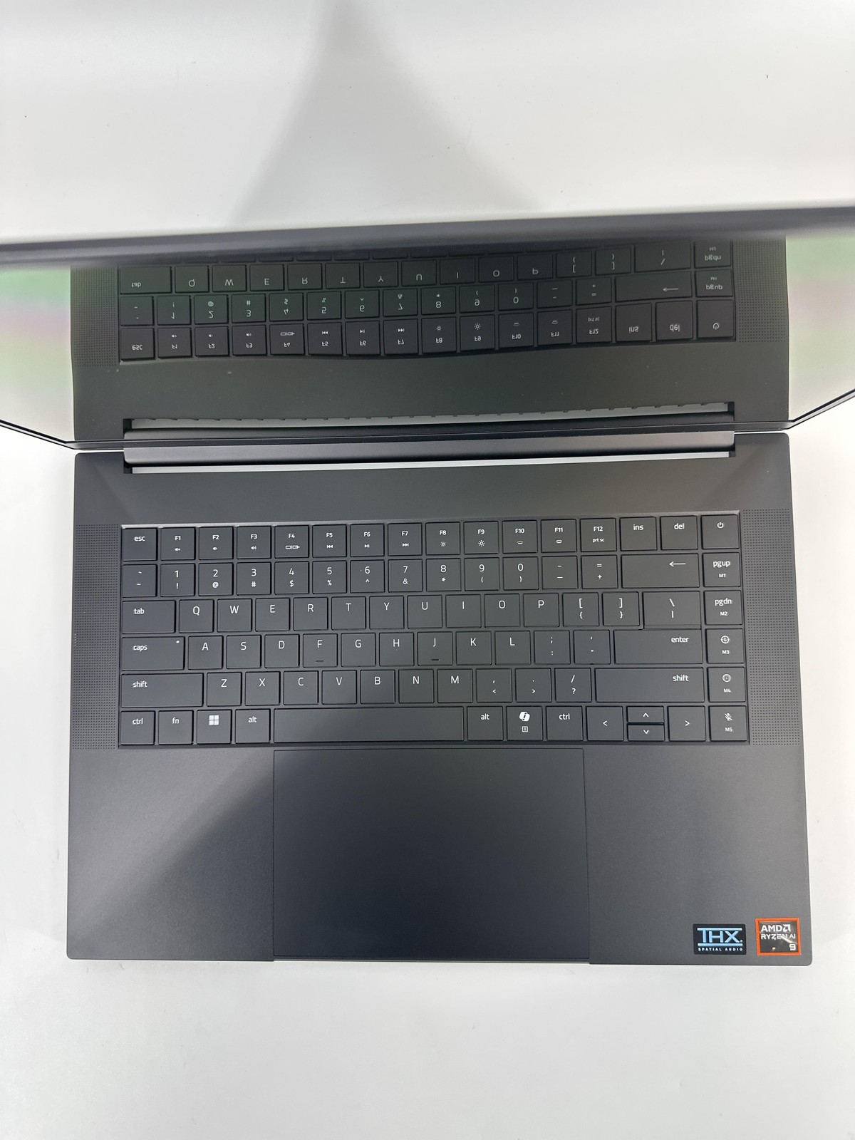Razer Blade 16 240Hz QHD+ 2.0 GHz Ryzen AI 9 365 32GB 1TB SSD NVIDIA RTX 5070