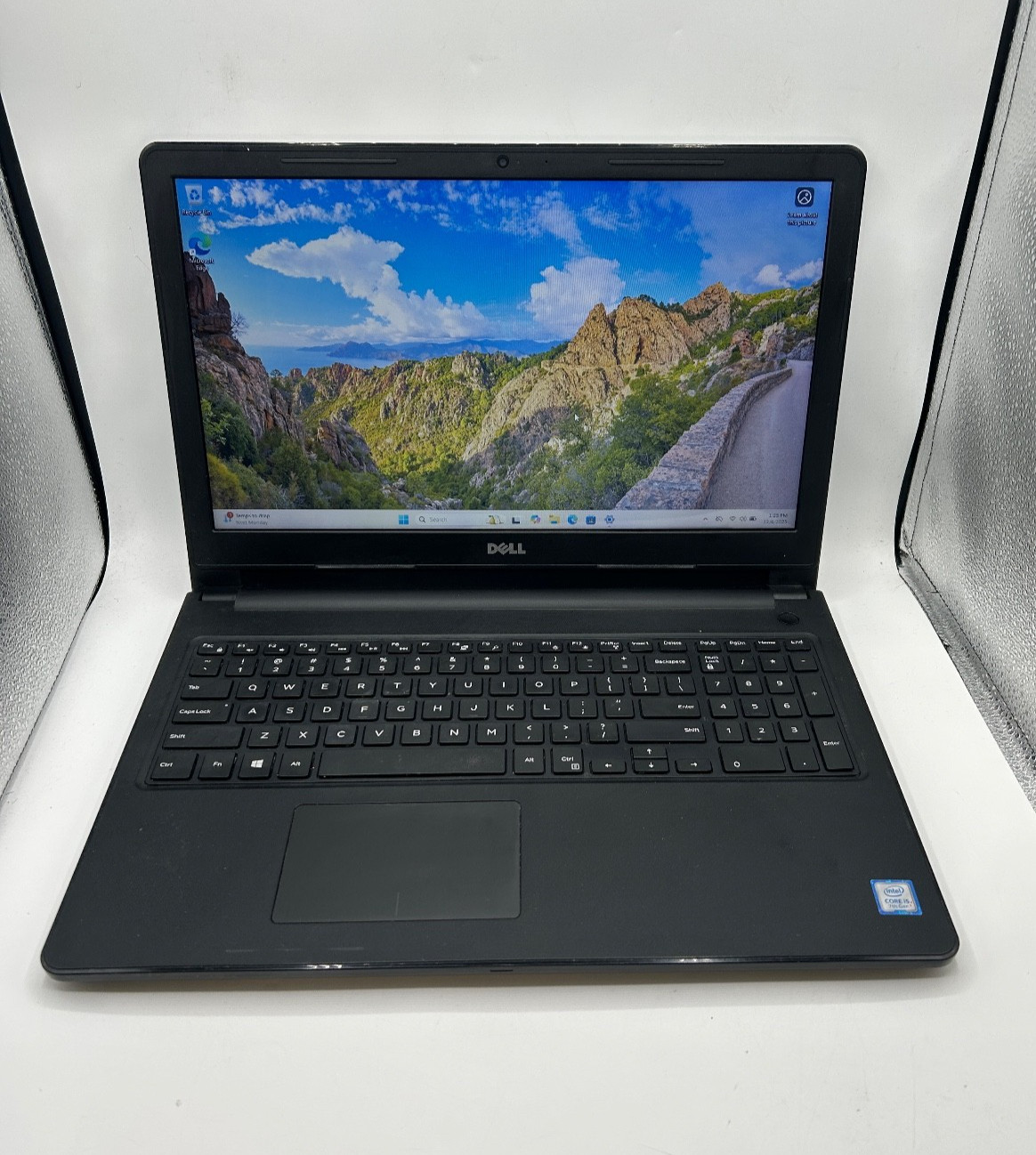 Dell Inspiron 15 3567 Laptop i5-7200U 2.50GHz 8 GB RAM 250 GB HDD Win 11 Home