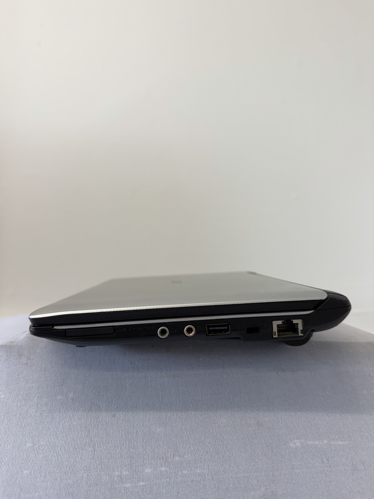 Acer Aspire One Laptop – Good Screen – Intel Atom N450 – Read Des