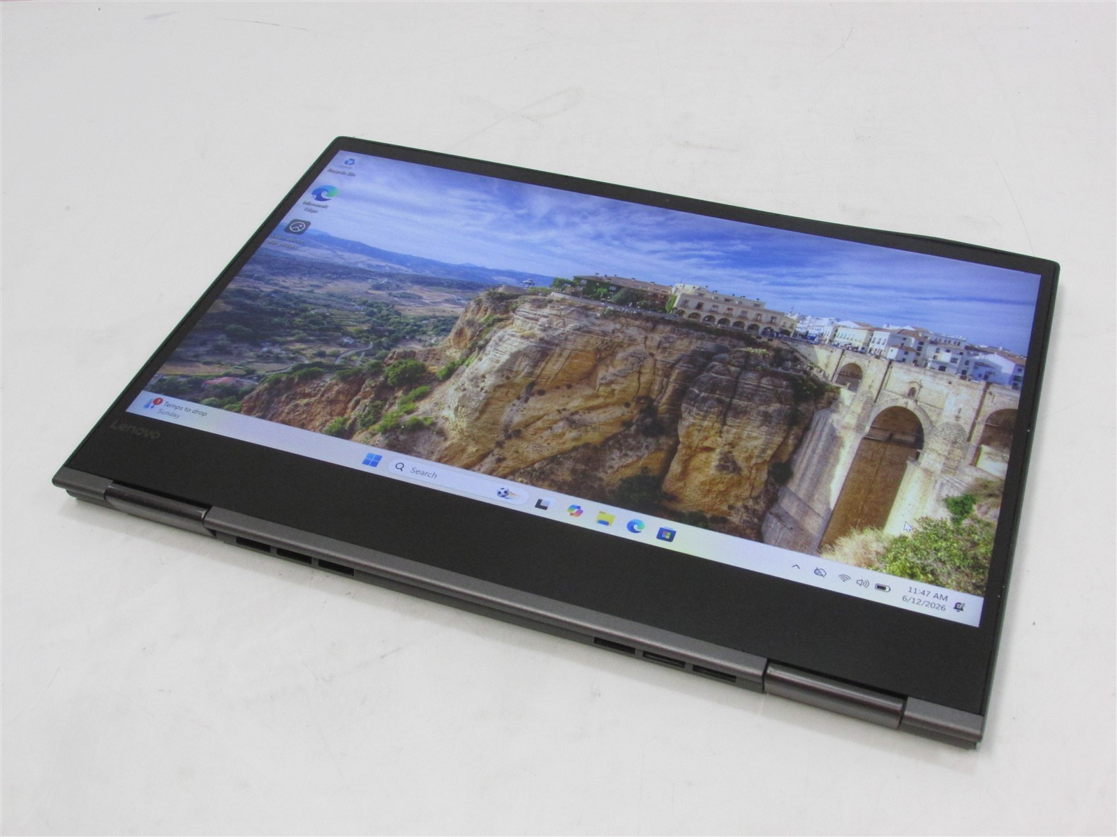 Lenovo Yoga 730-13IKB i7-8550U 1.8GHz 8GB RAM 256GB NVME 13″ W11H 2-in-1 DENTS