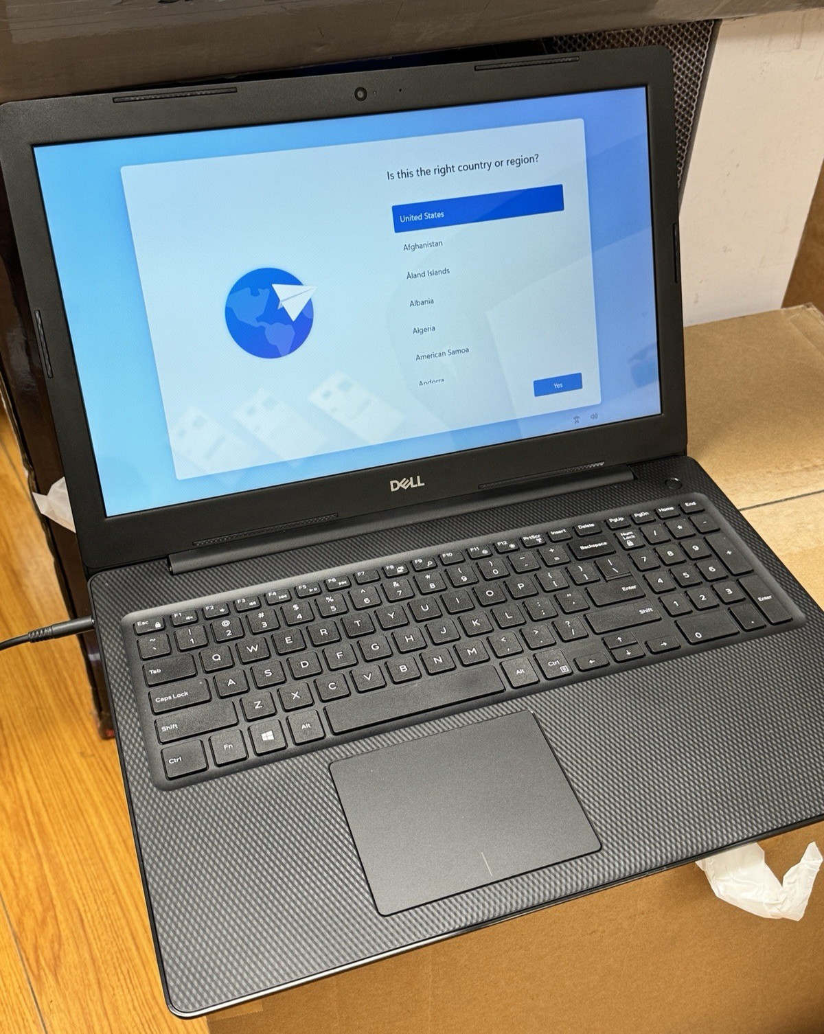 Dell Inspiron 3583 15.6″ – i5-8265U 8GB RAM 256GB SSD Intel UHD Graphics – Black