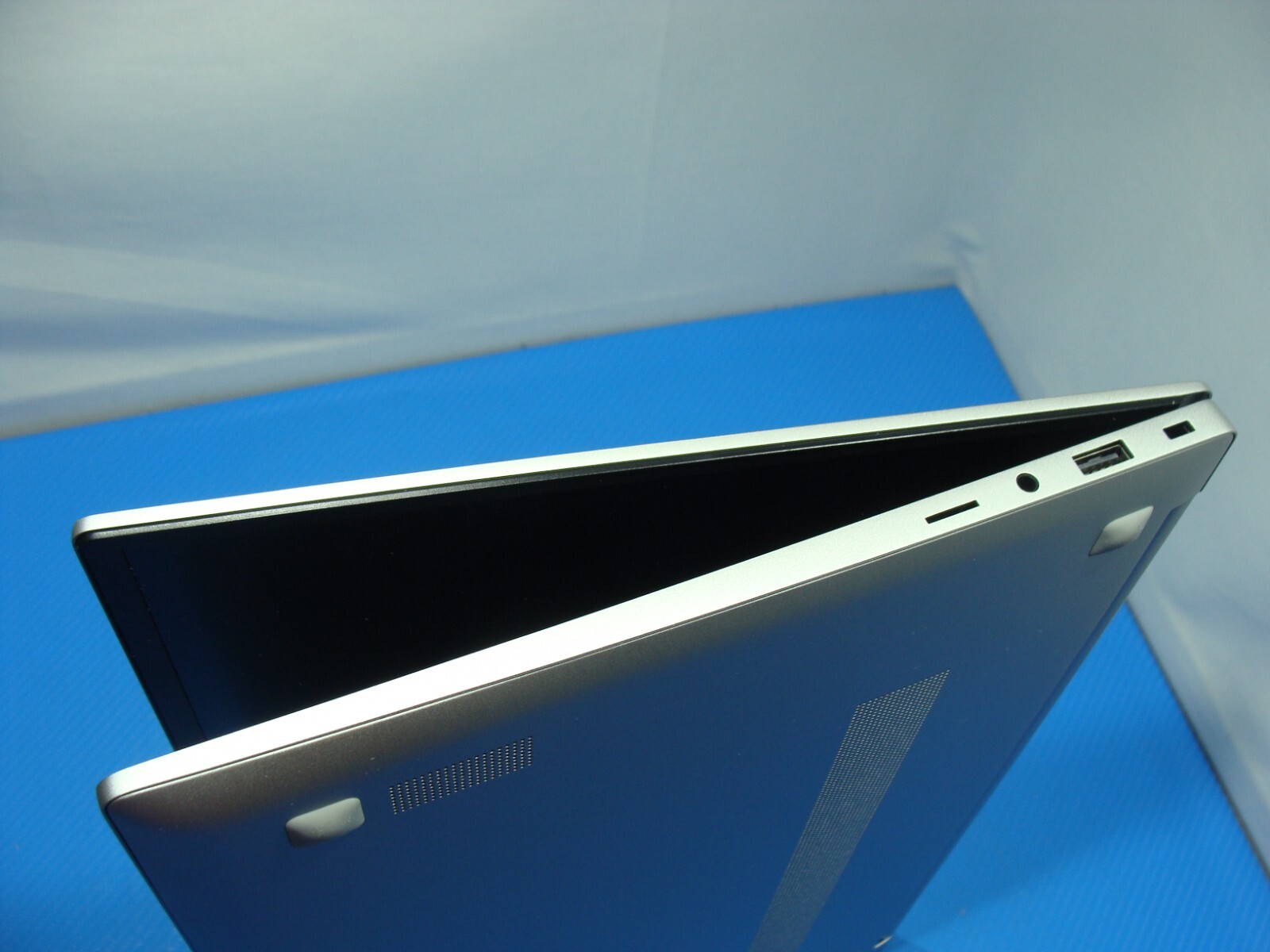 SAMSUNG GALAXY BOOK 3 15.6″FHD Intel i7-1355U 1.7Ghz 16GB 512GB SSD Windows 11 H