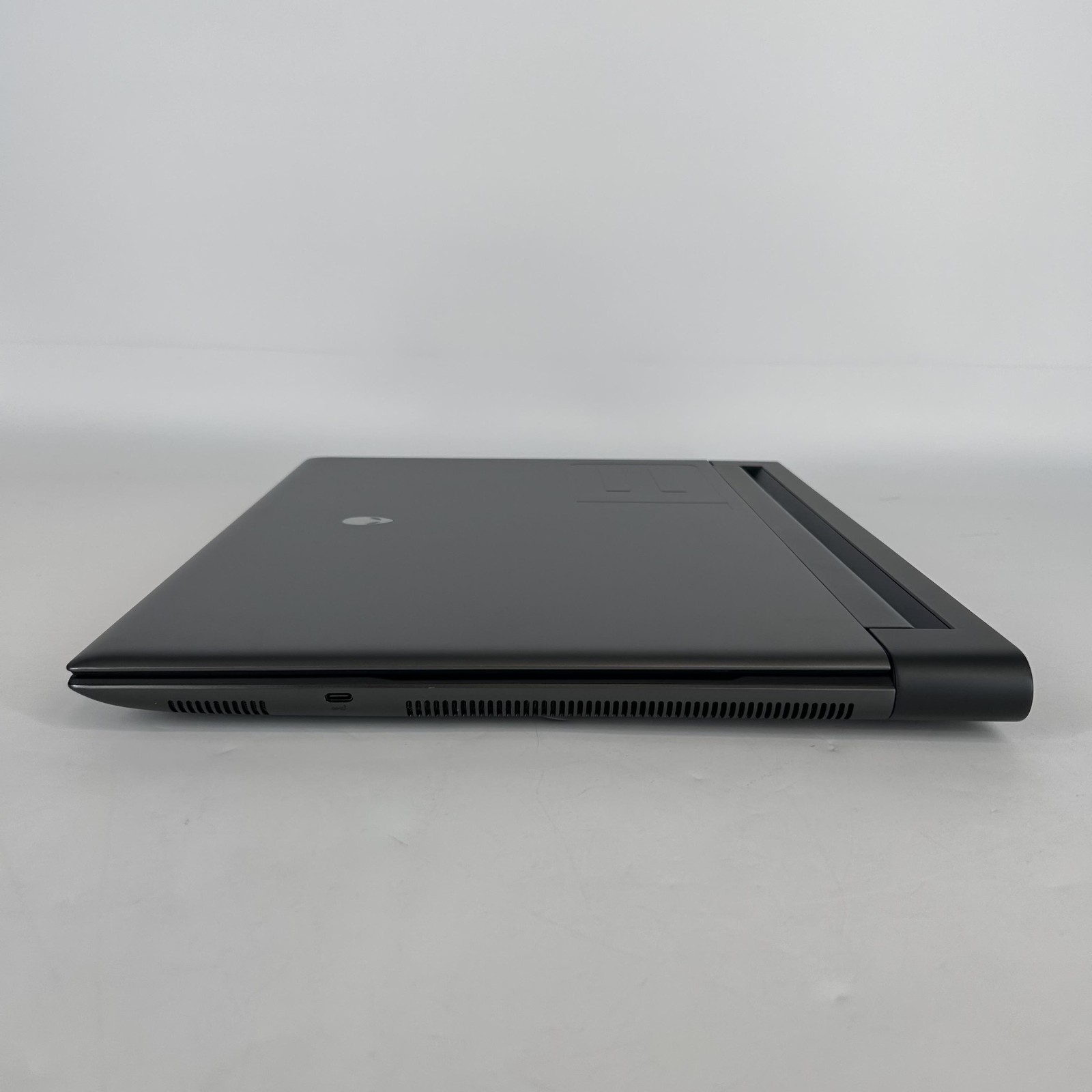 Dell Alienware M18 R1 480Hz FHD+ 2.5 GHz Ryzen 9 7945HX 32GB 1TB SSD RX 7900M