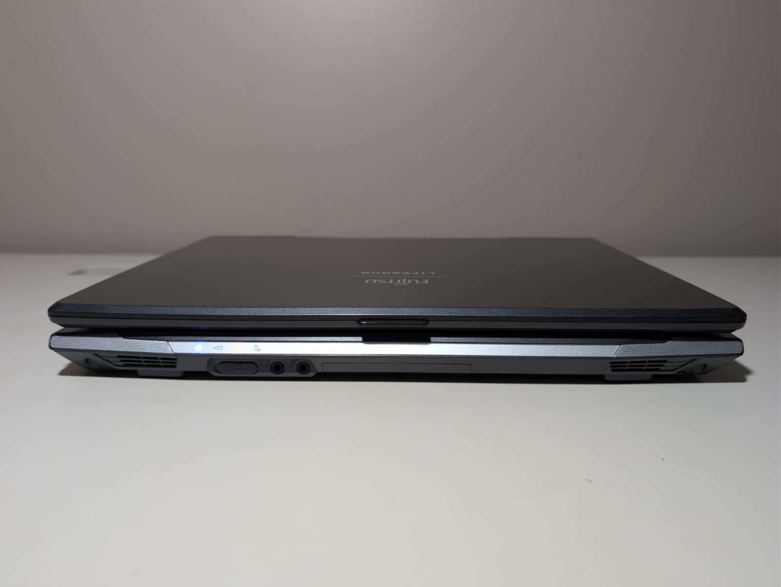 15″ FUJITSU LIFEBOOK A6120 | Core 2 Duo T8100 4GB RAM 500GB HDD | XP 32-Bit DVD