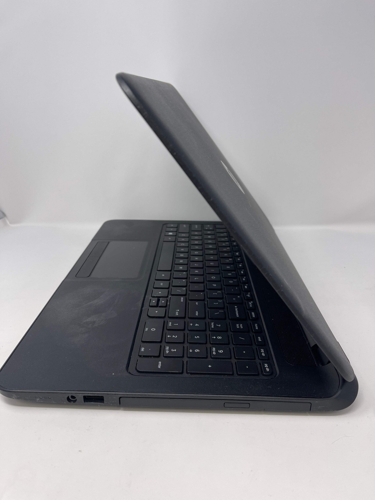 Broken HP NoteBook 15-F387WM 15.6″ A8-7410 2.2GHz 4GB RAM 512GB HDD Read
