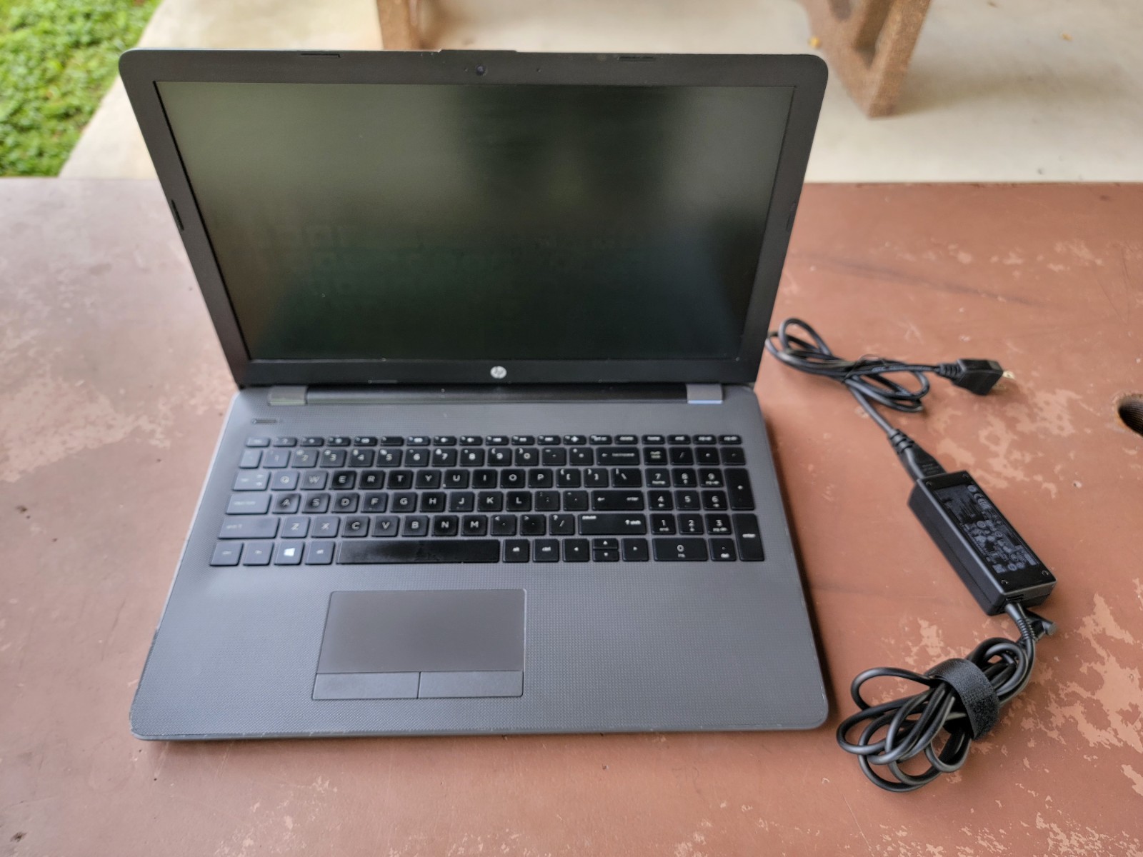 HP 255 G6 Notebook AMD R4 Radeon 8 GB Ram / 256 GB SSD OS Windows10 pro