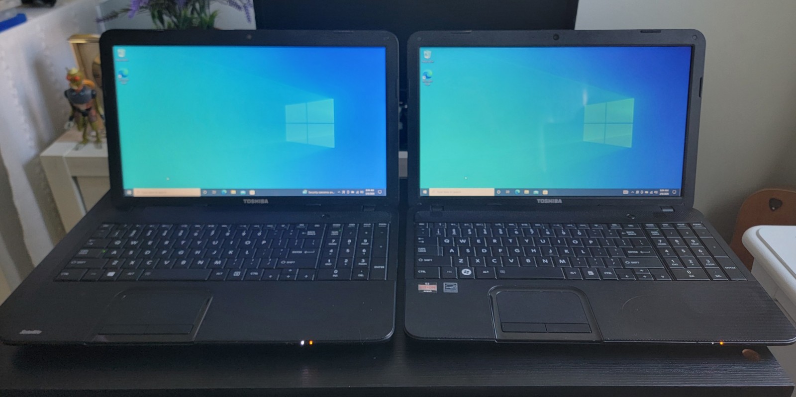 2x Toshiba Satellite C855D Laptop AMD E2-1800 1.7 GHz 8GB RAM 500/300 GB Win 10