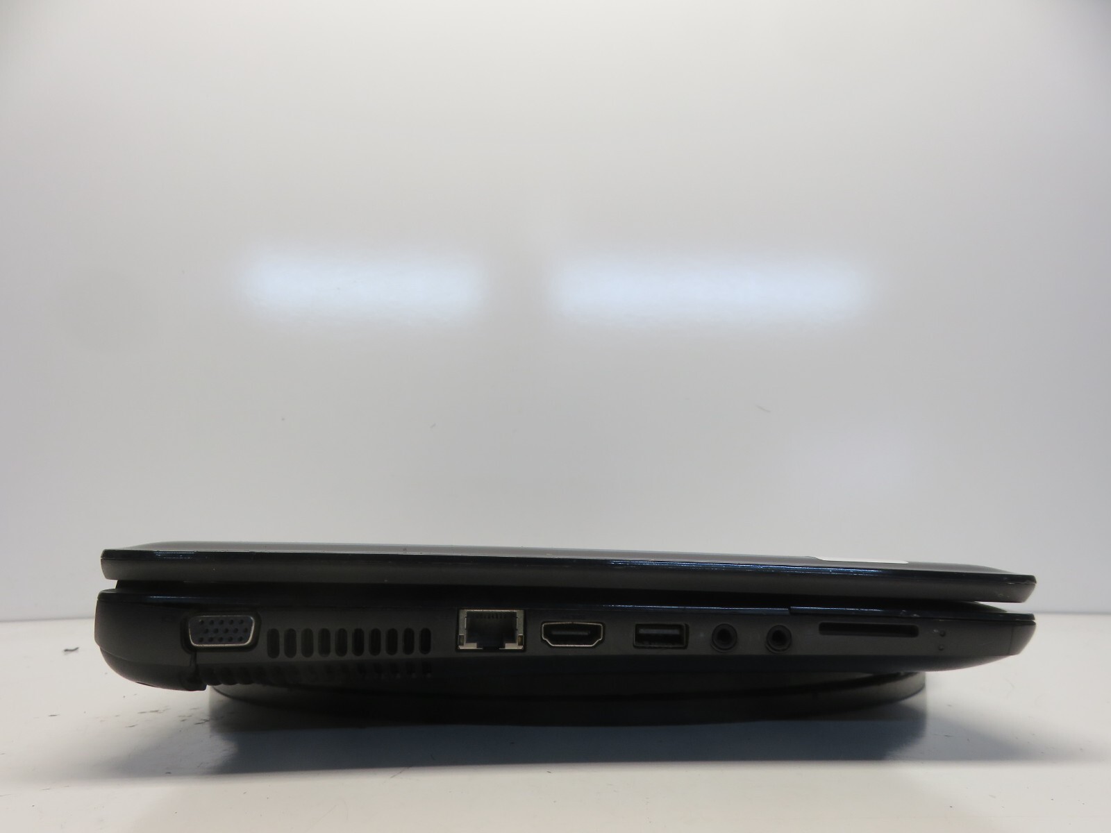 HP 2000 Laptop – AMD E-300 1300MHz 4 GB NO HDD No Batt