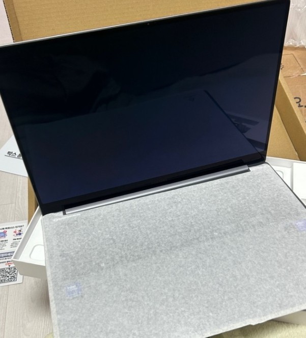 SAMSUNG Galaxy Book 5 Pro H 16″ / Ultra 7 16GB / 512GB / NT960XHA-K71A