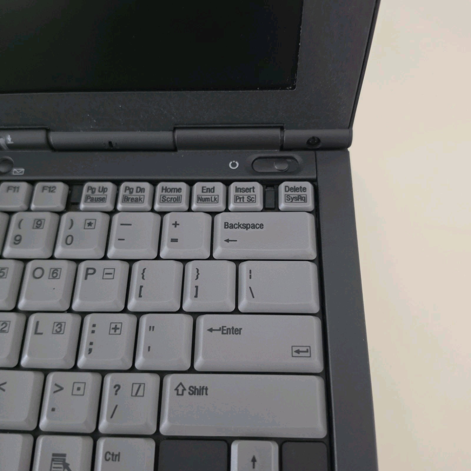 13.3″ Vintage COMPAQ ARMADA M700 Laptop – Intel Pentium III – 384MB RAM 10GB HDD