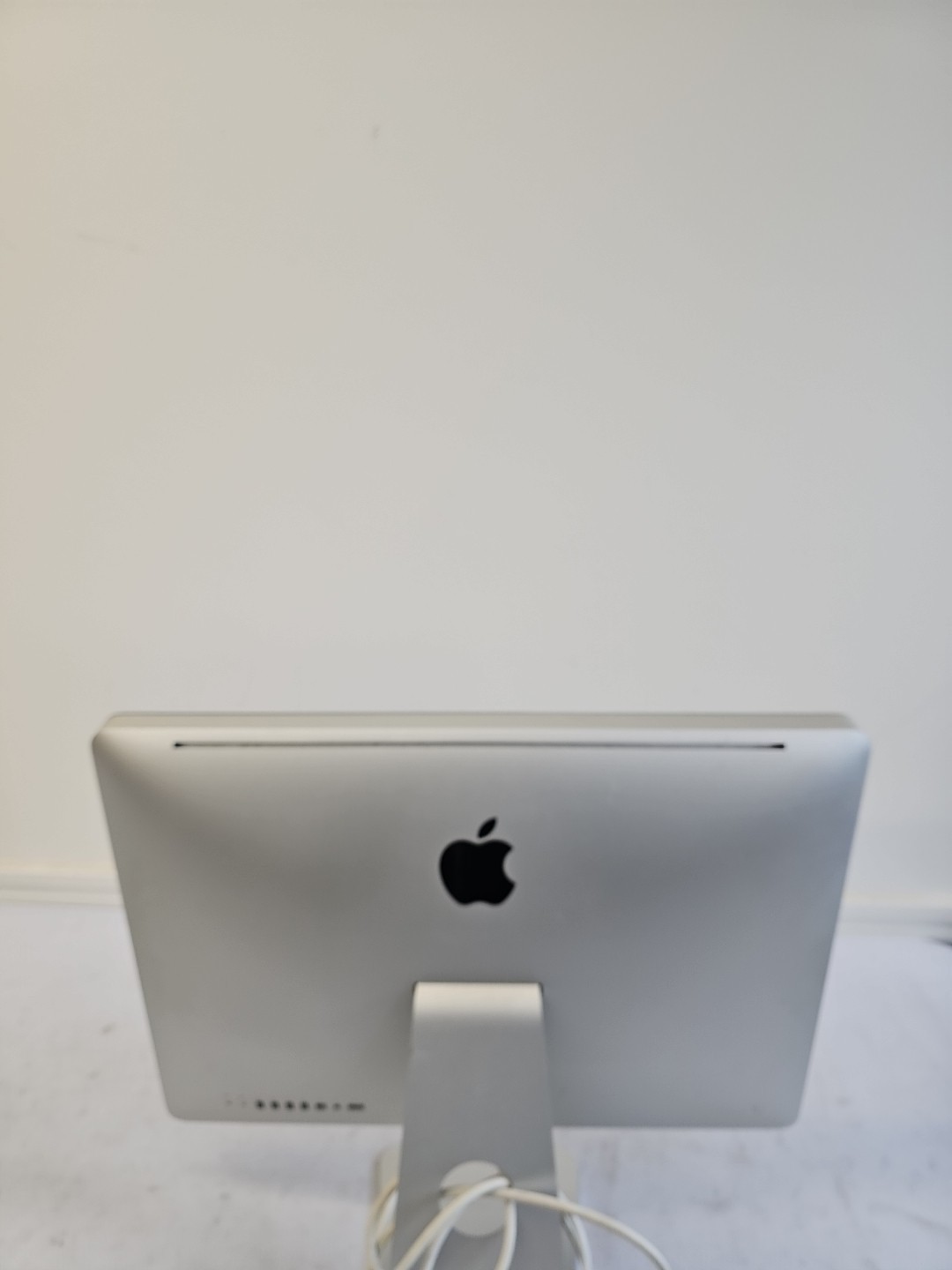 Apple iMac A1311 All-In-One Intel i5-2400S – 4GB RAM – 500GB HDD – OSX Lion READ