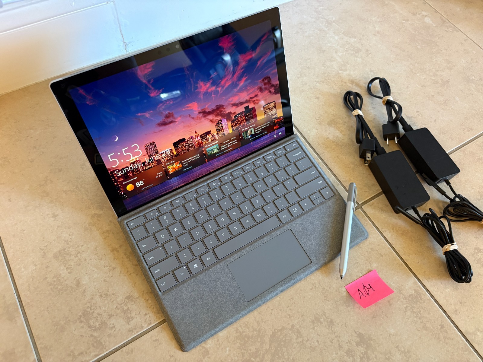 Microsoft Surface Pro 5 1796 i7-7660U 16GB 512GB Win11 Pro Pen Keyboard Bundle