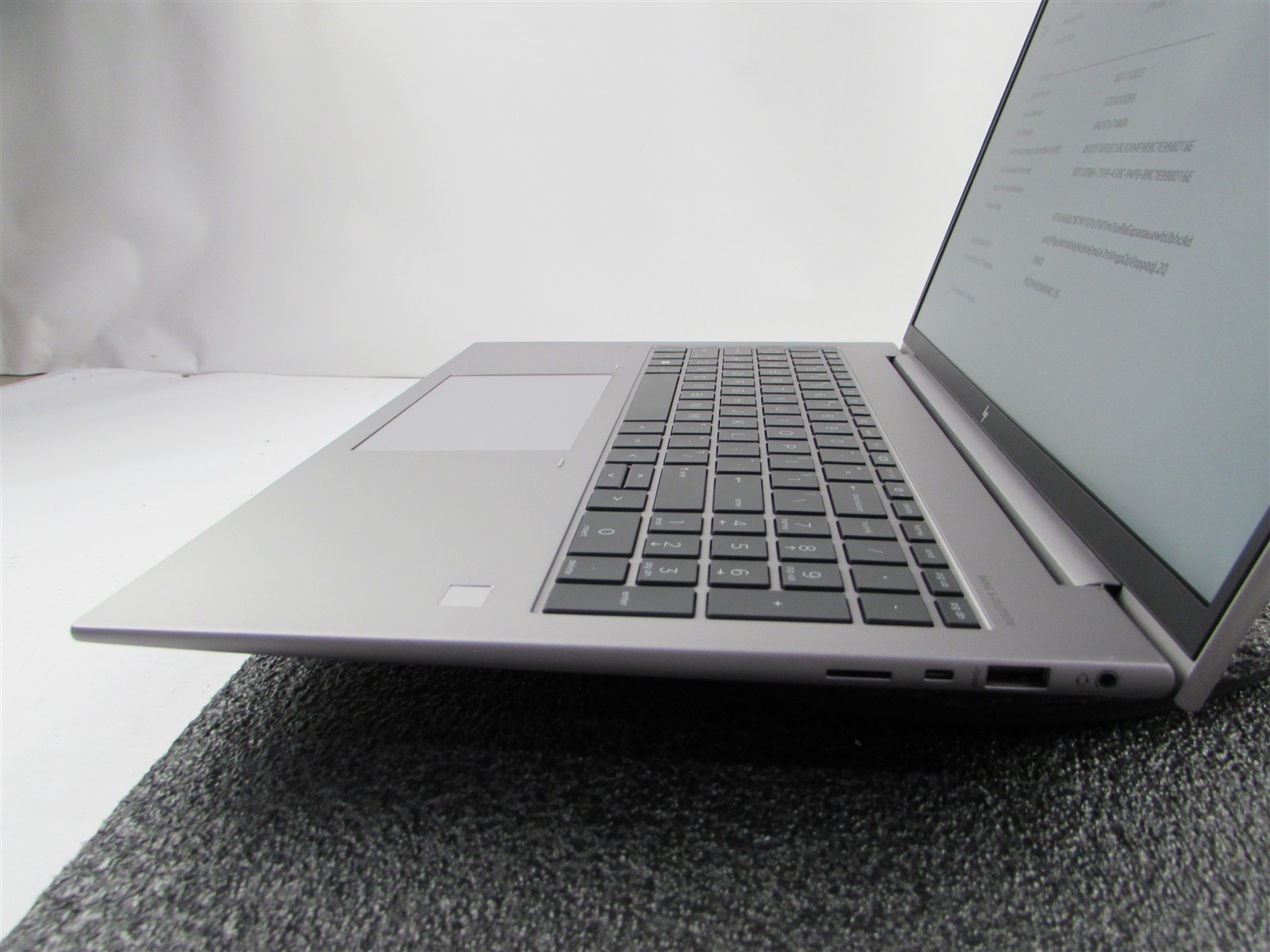 HP ZBOOK FIREFLY 16 (G9) 1920X1080 FHD I7-1265U 512GB SSD 16GB RAM NO O.S