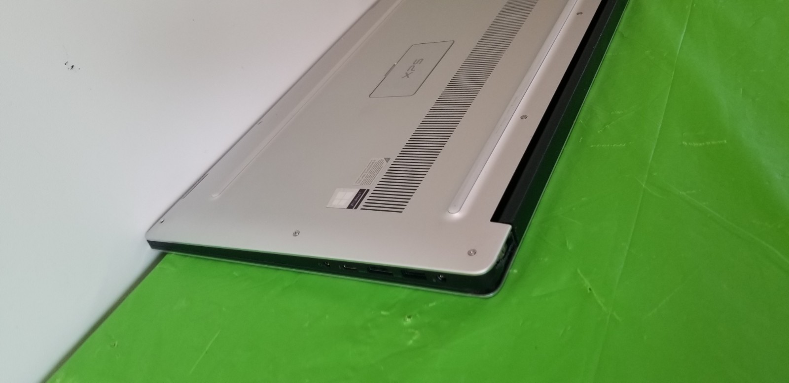 Dell XPS 15 9570, Intel Core i7-8750H @ 2.2GHz, 32GB RAM, 512GB SSD,WIN 11 Pro,