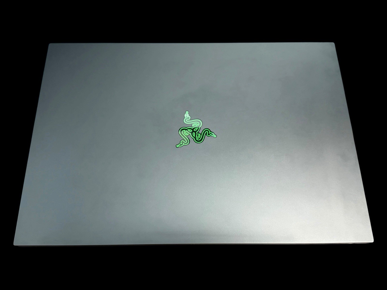 Razer Blade 18 Gaming Laptop – RTX 5090 | Intel Ultra 9 275HX | 64GB RAM | 4TB