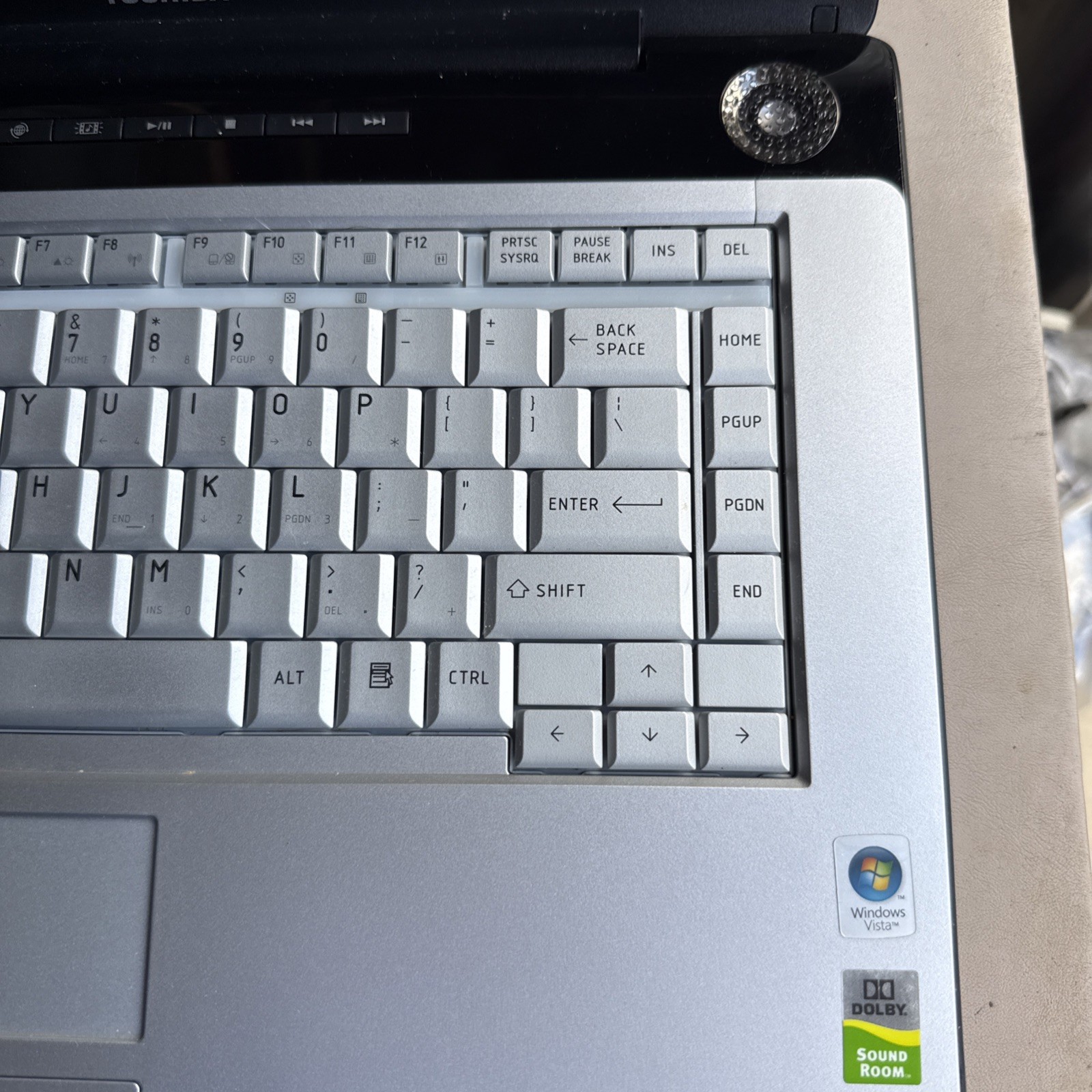 Toshiba Satellite A215-S4747 AMD Turion 64 X2 No Batt Windows Vista w/ Key As Is