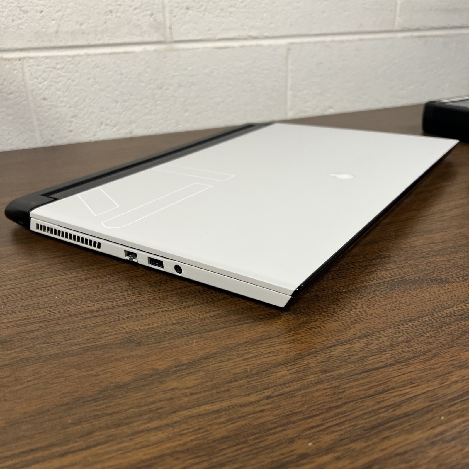 Alienware m17 R3 i7-10750H 32GB RAM 1.4TB SSD 17.3″ FHD 300Hz RTX 2080 SUPER