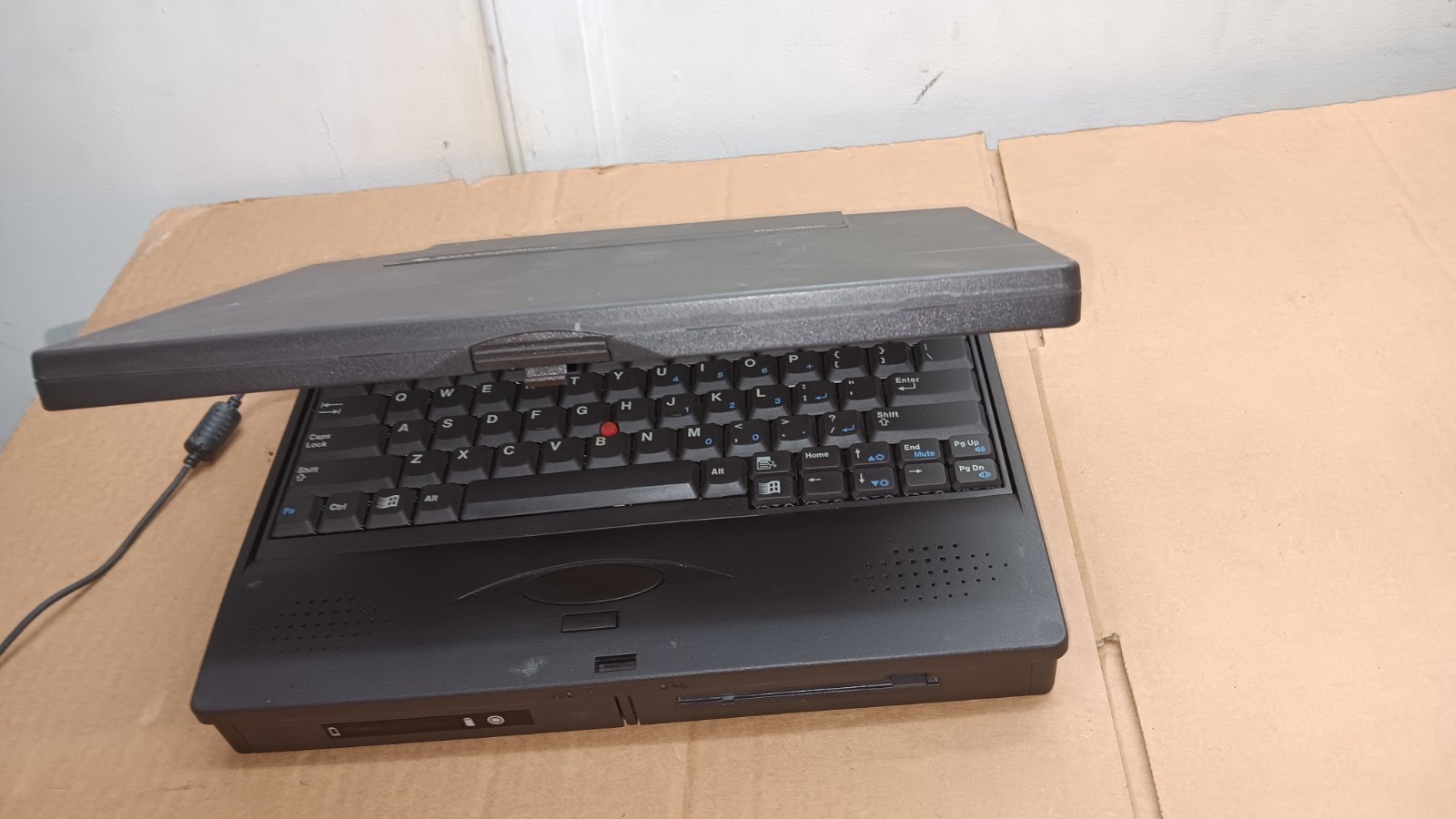 Vintage Texas Instruments TravelMate 6030 Laptop Windows 98 SE Operating System