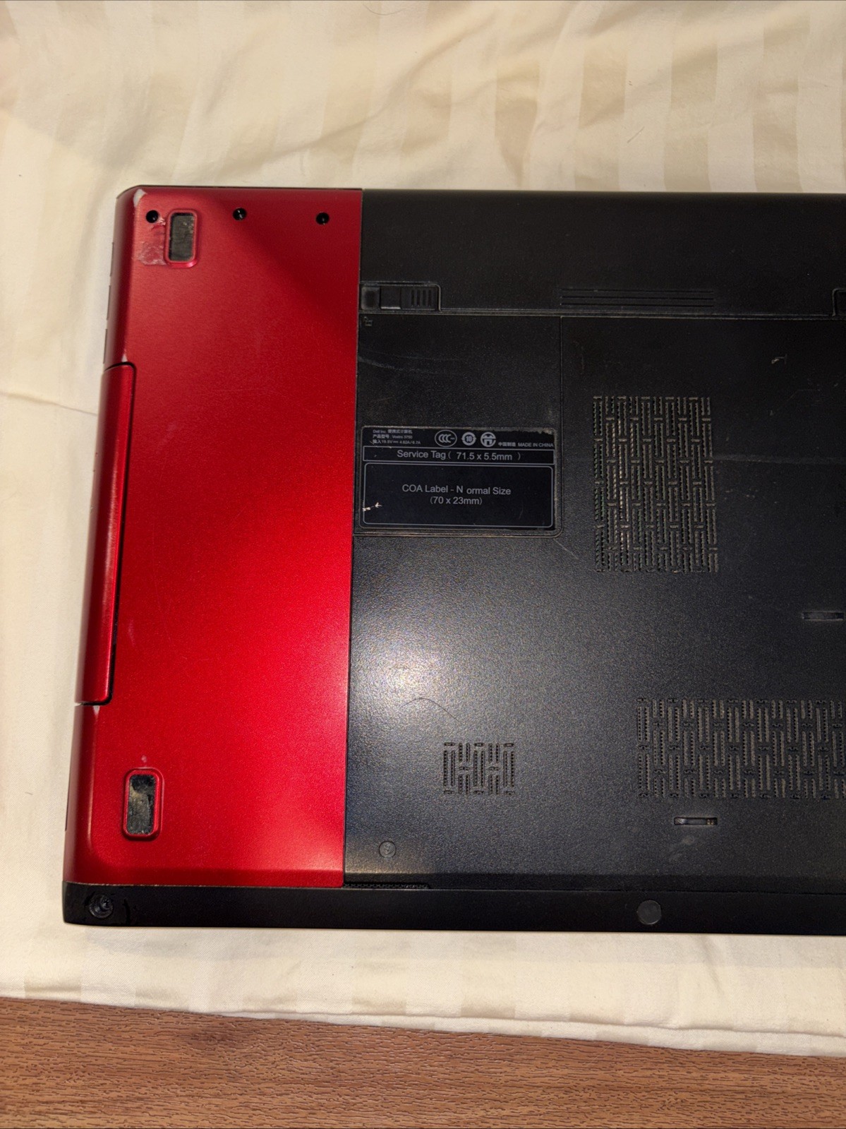 Dell Vostro 3750 – 17.3″ Intel i5-2410M 2.30GHz 8GB RAM – no hdd – boots to bios